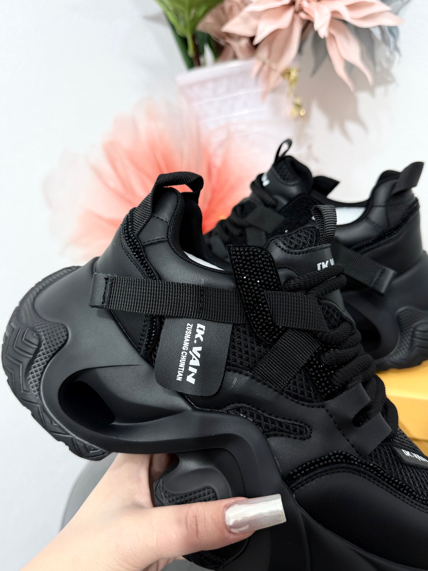 Adidasi VAN cu cristale ștanțate negri