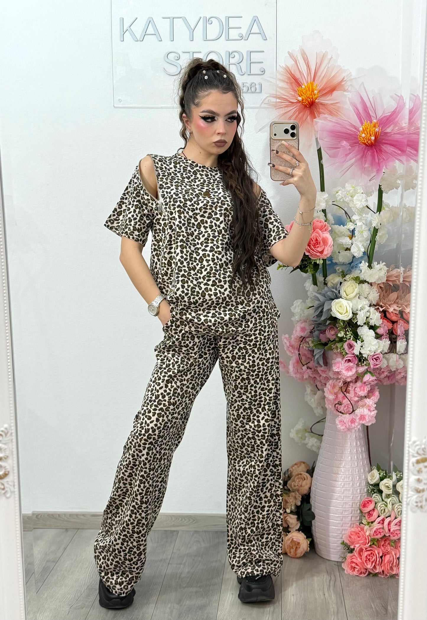 Compleu Qumra cu imprimeu animal print si fermoare