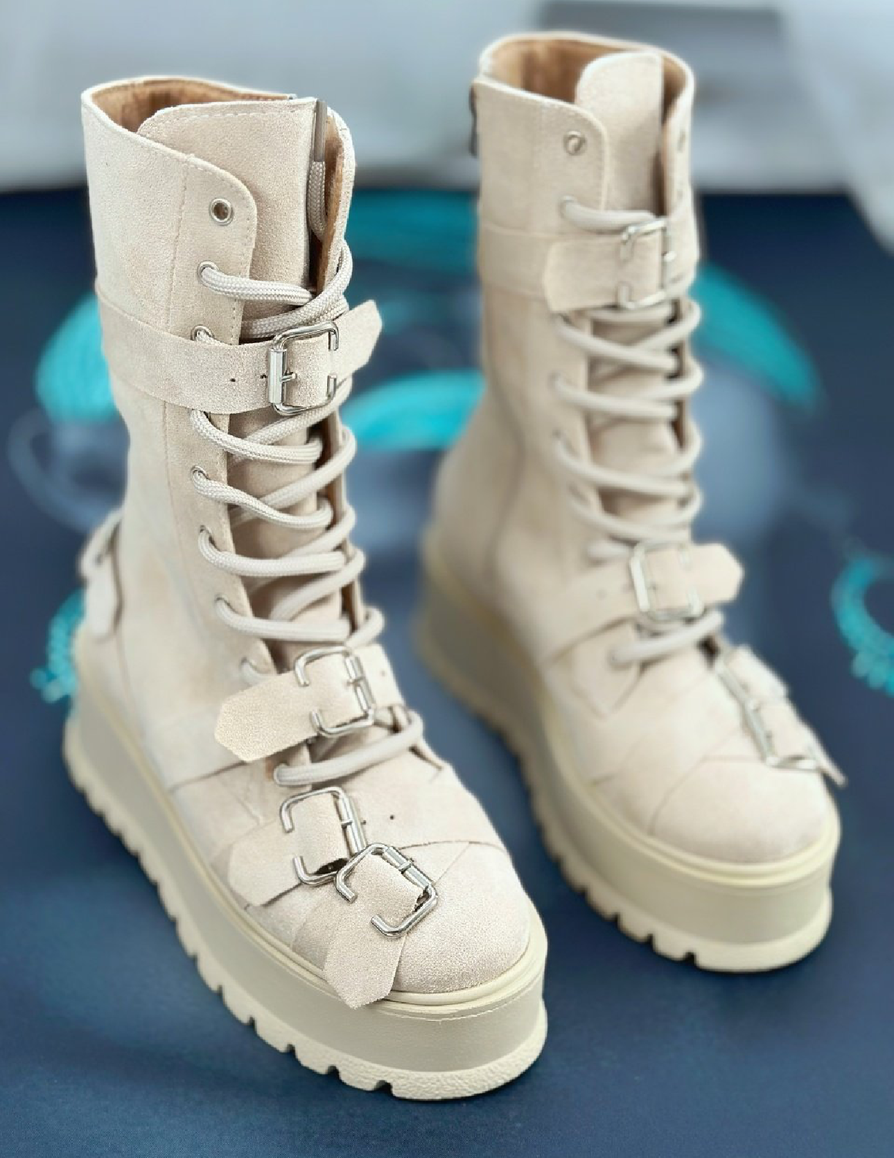 Bocanci cu talpă groasă și catarame bej BELLA