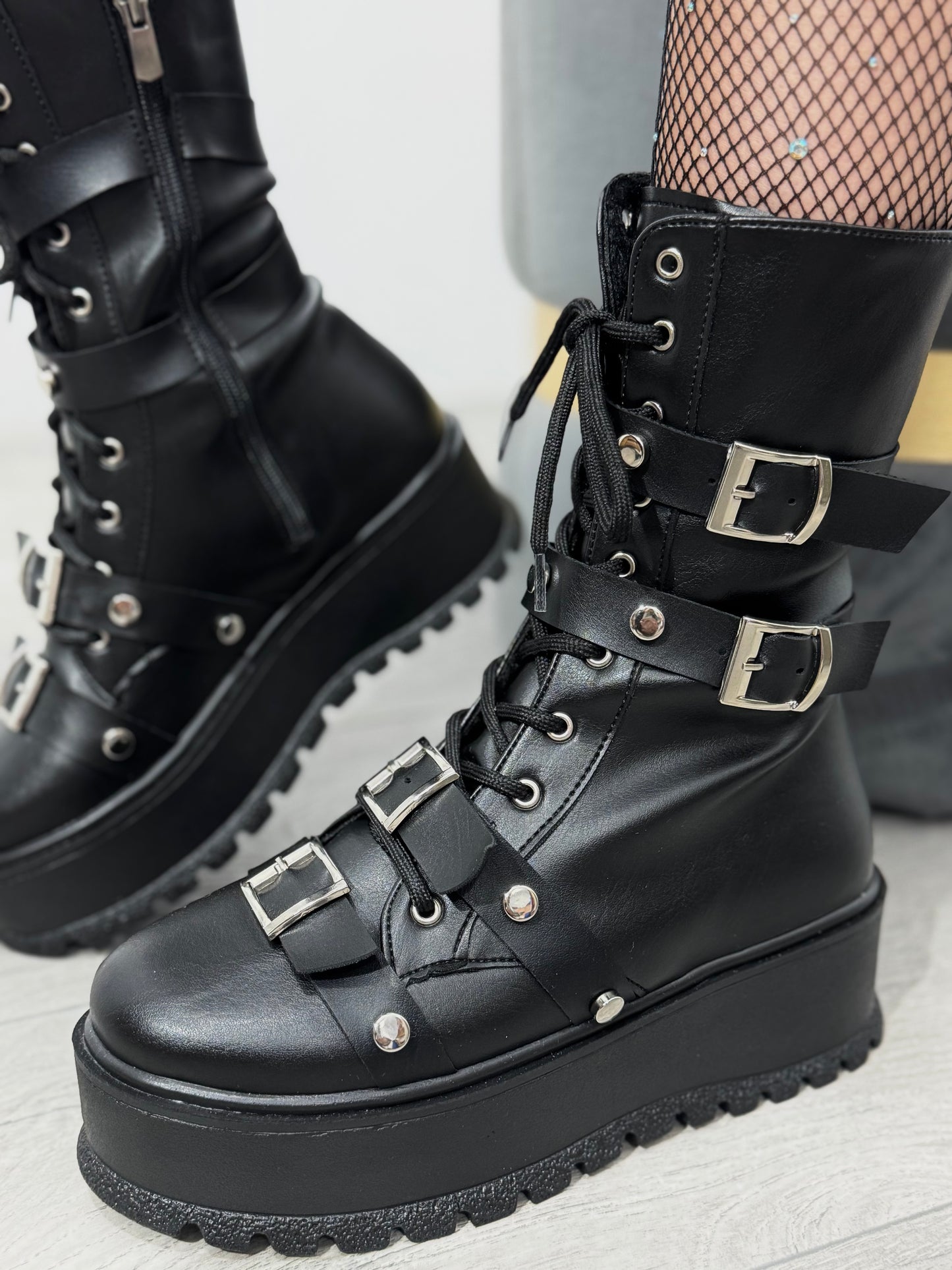 Bocanci cu catarame și ținte ALEXA