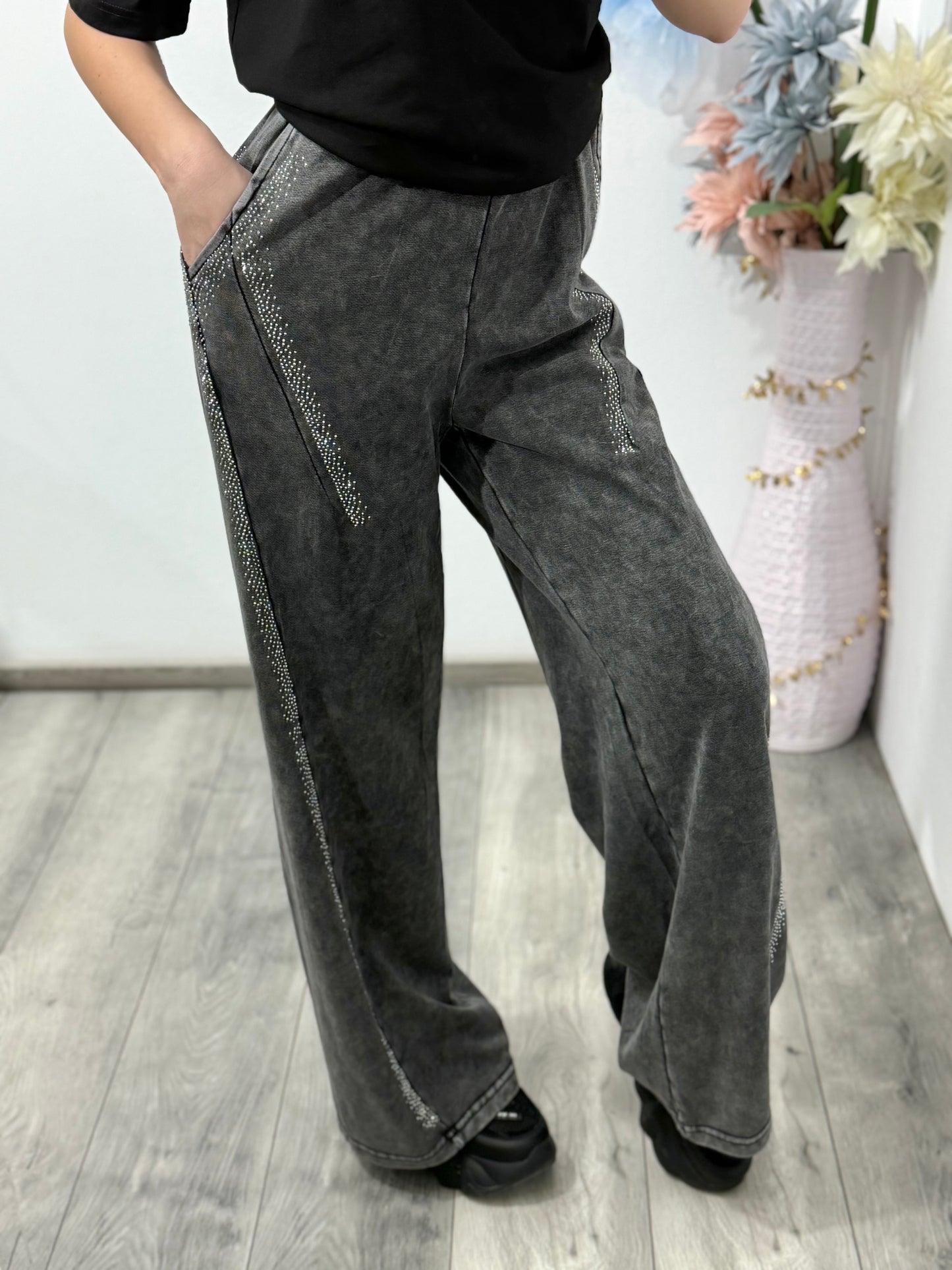 Pantaloni grey cu cristale ștanțate DIANA