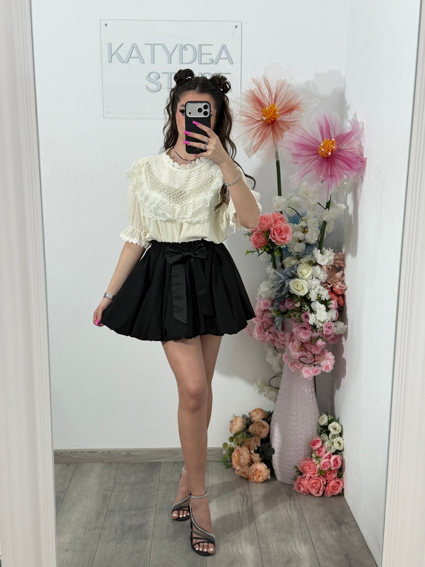Bluză elegantă din dantelă cu perlute ELLENA bej