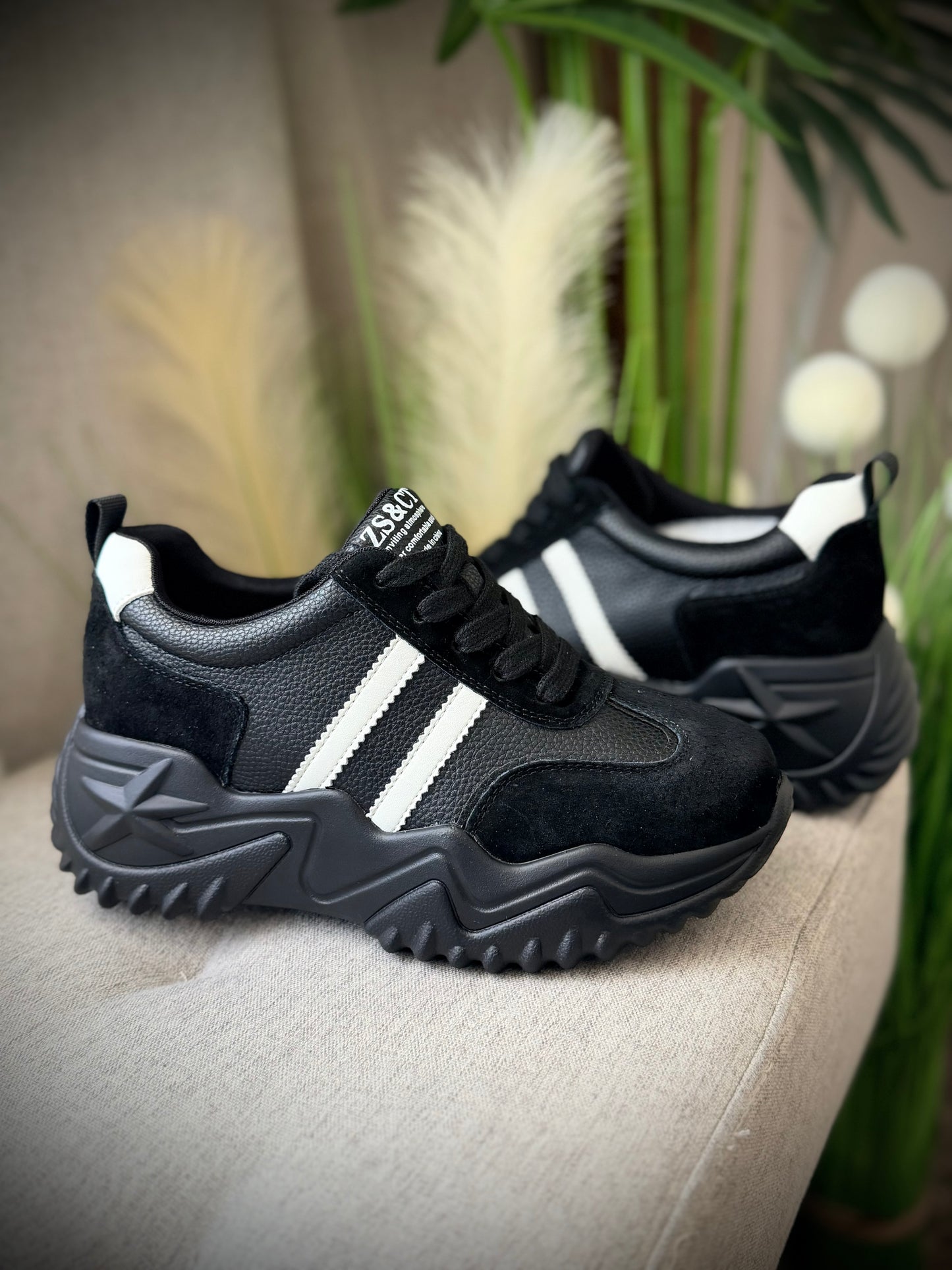 Adidași negri & alb cu talpă chunky