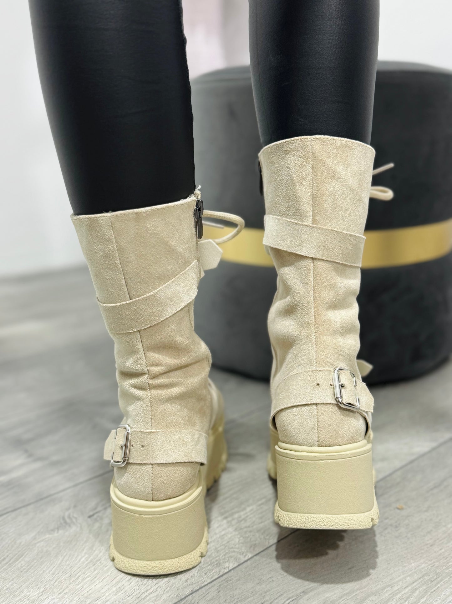 Bocanci cu talpă groasă și catarame bej BELLA