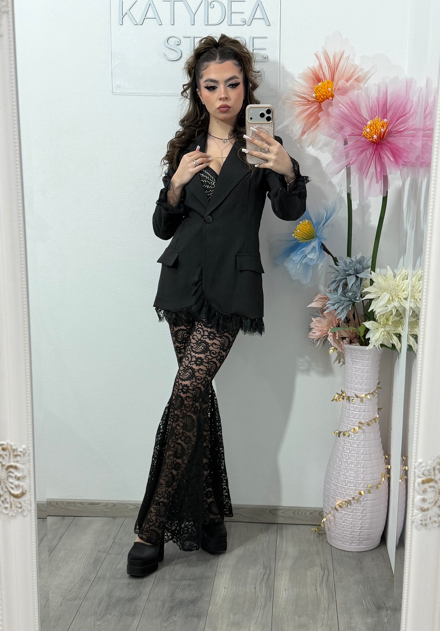 Compleu format din pantaloni din dantelă și sacou ELSA