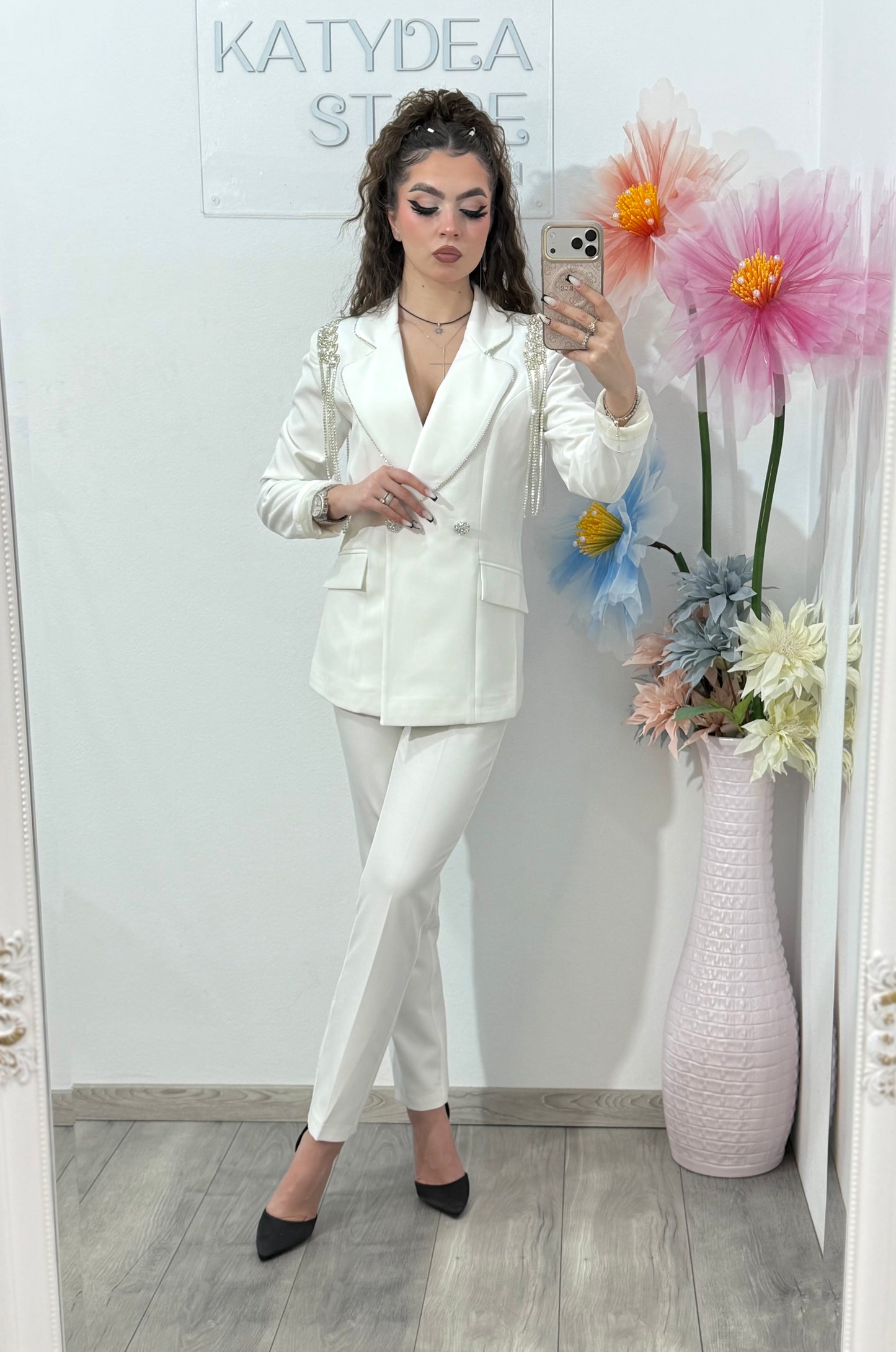 Costum elegant cu epoleți alb ANDREEA