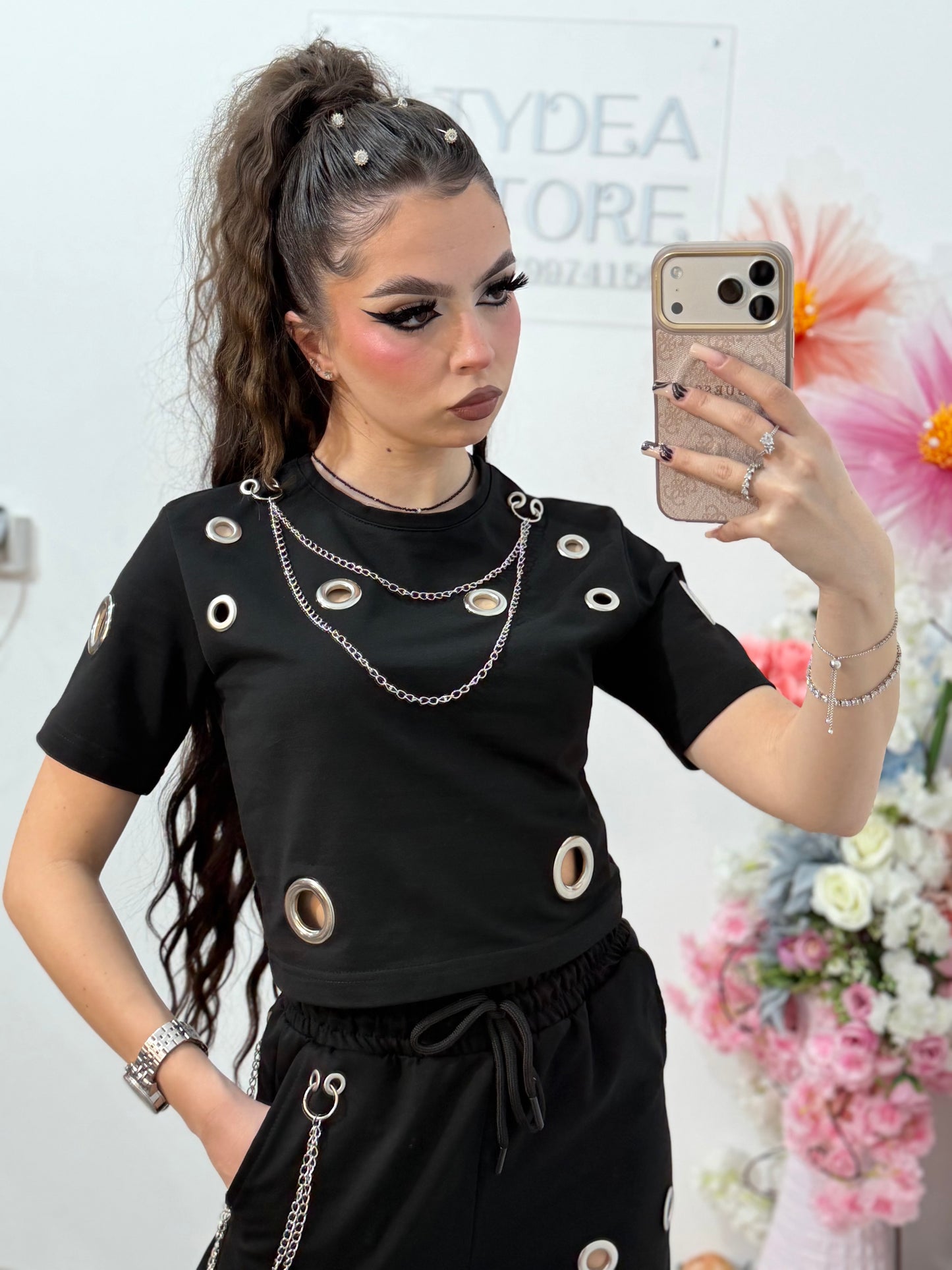 Compleu negru Geo accesorizat cu lănțișoare și inele mari