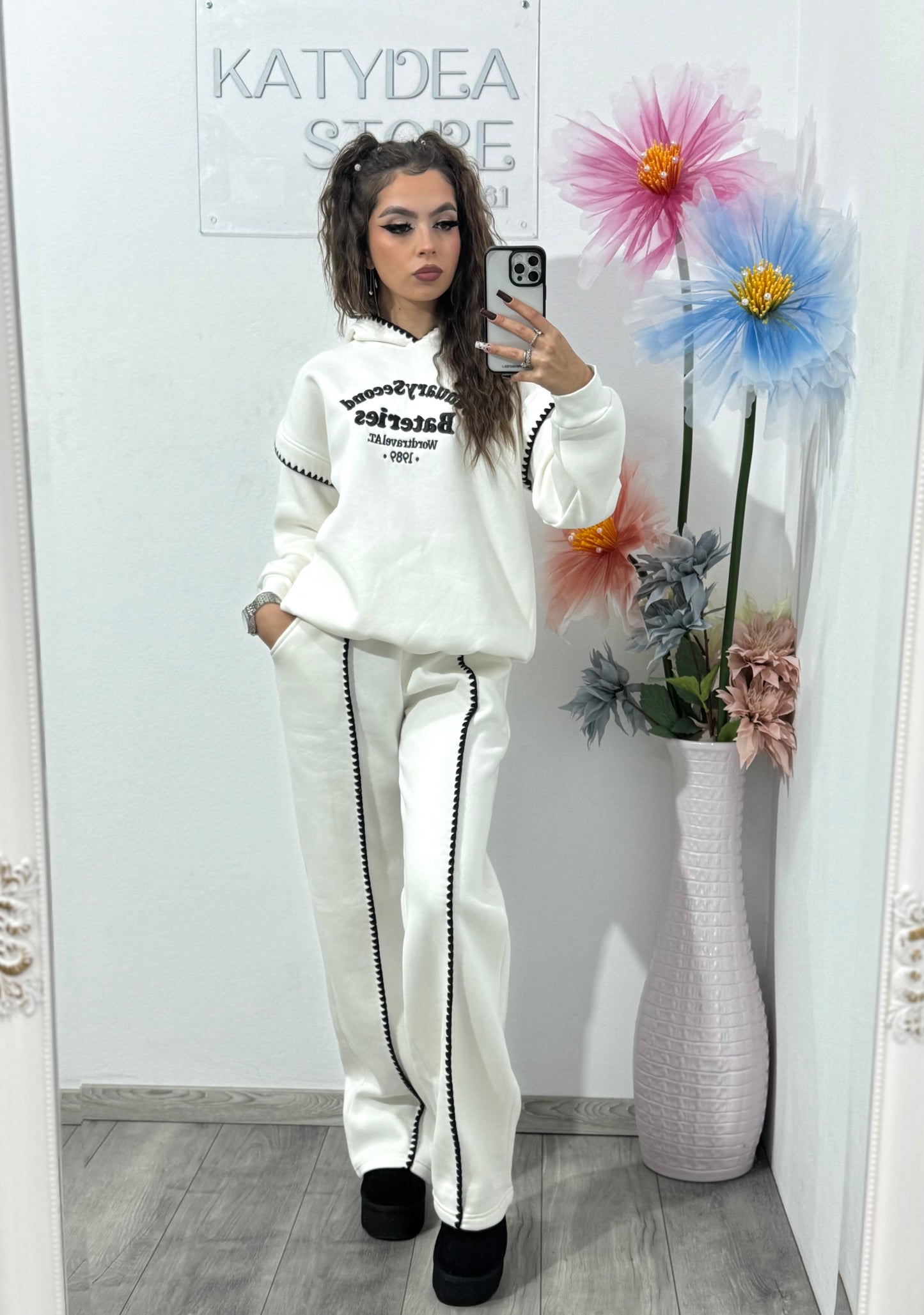 Trening Casual „January Second Batteries” – Set Hanorac + Pantaloni ALB