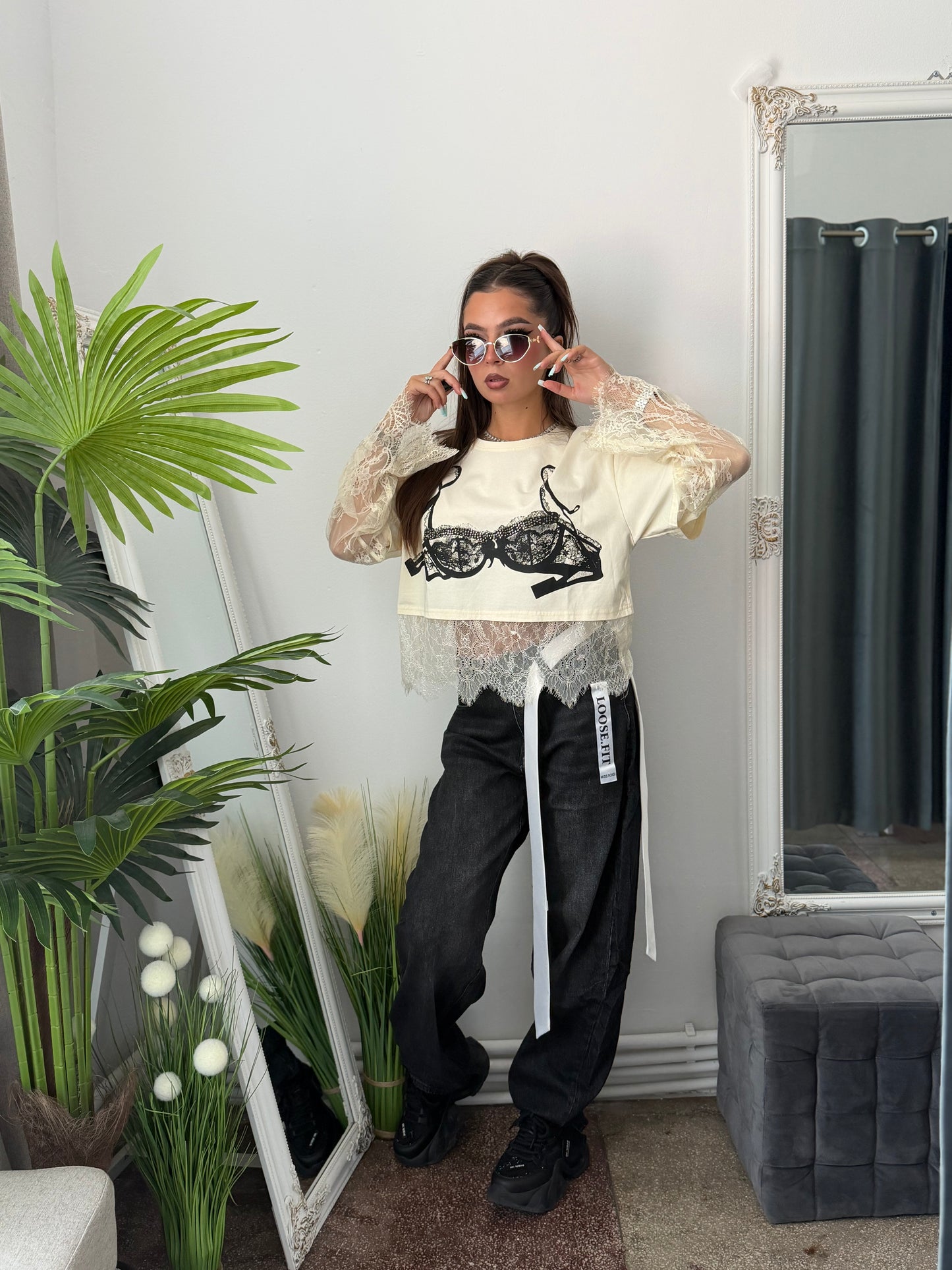 Tricou accesorizat cu dantelă bej TARRA