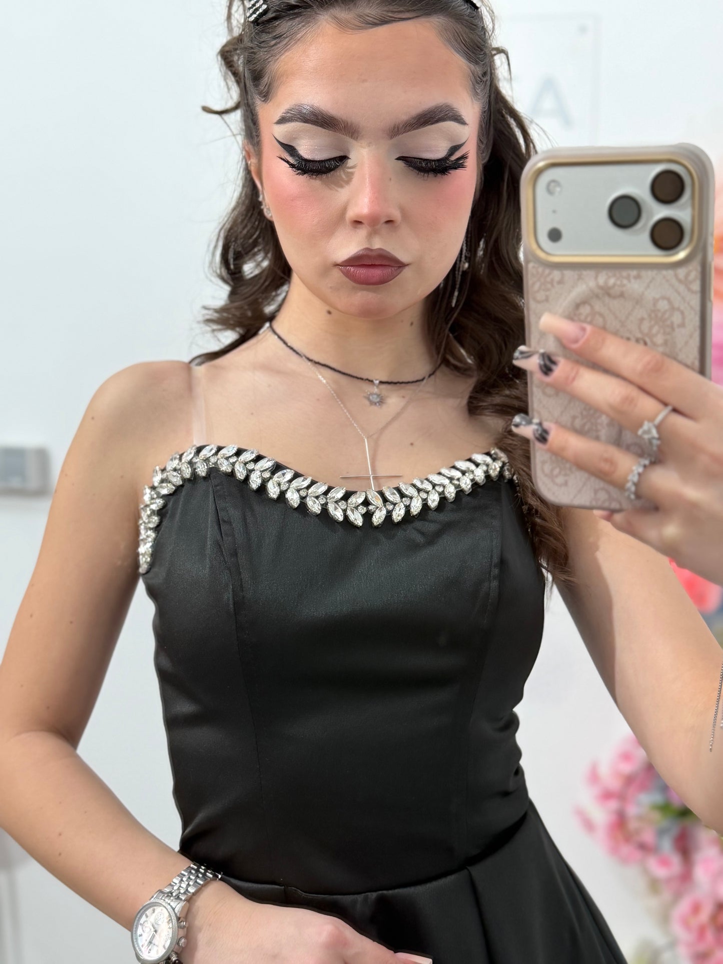 Rochie elegantă neagra cu accente delicate și moderne Delice