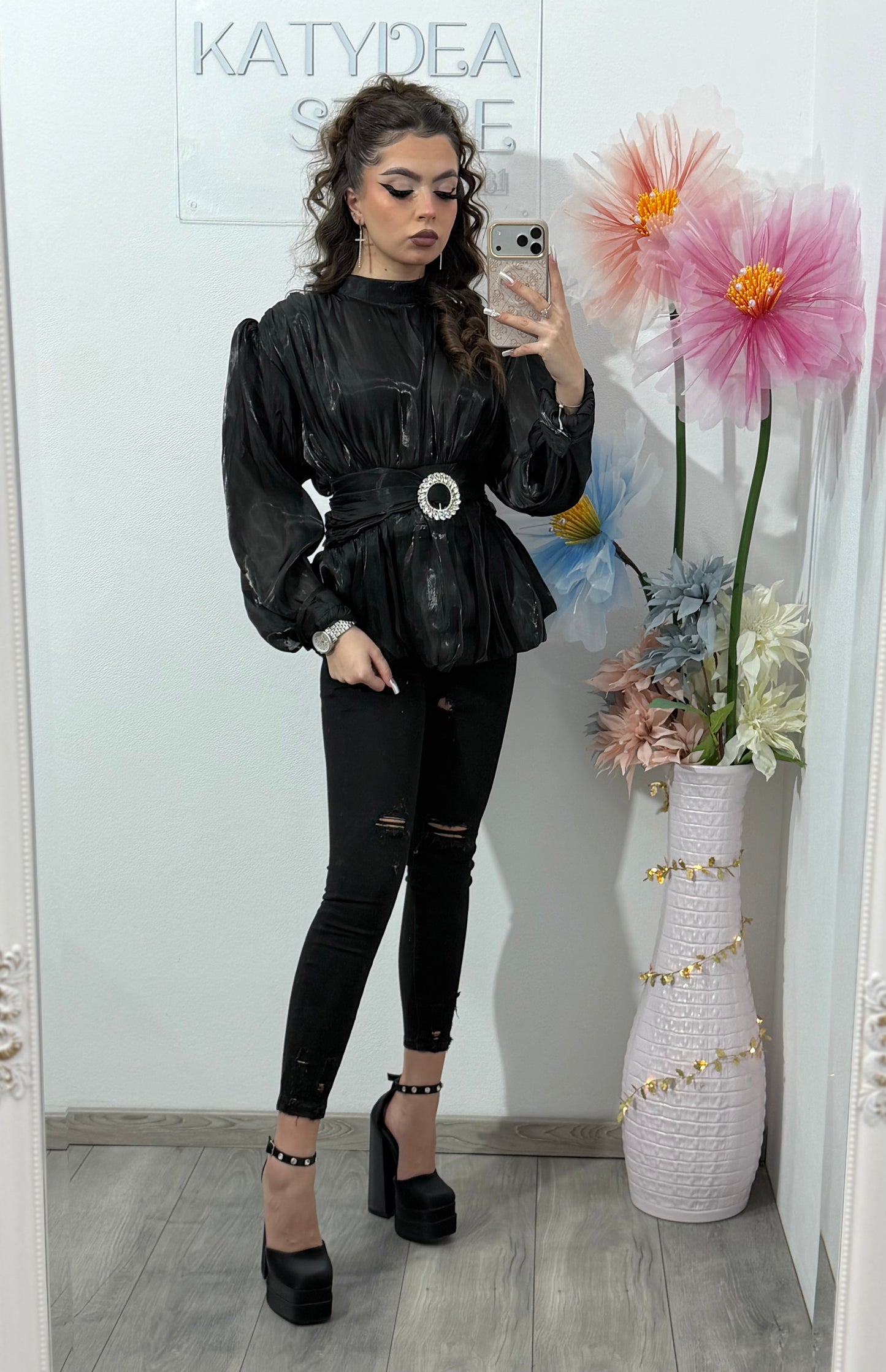 Cămașă elegantă din satin pentru femei, cu mâneci lungi și talie marcată NEGRU