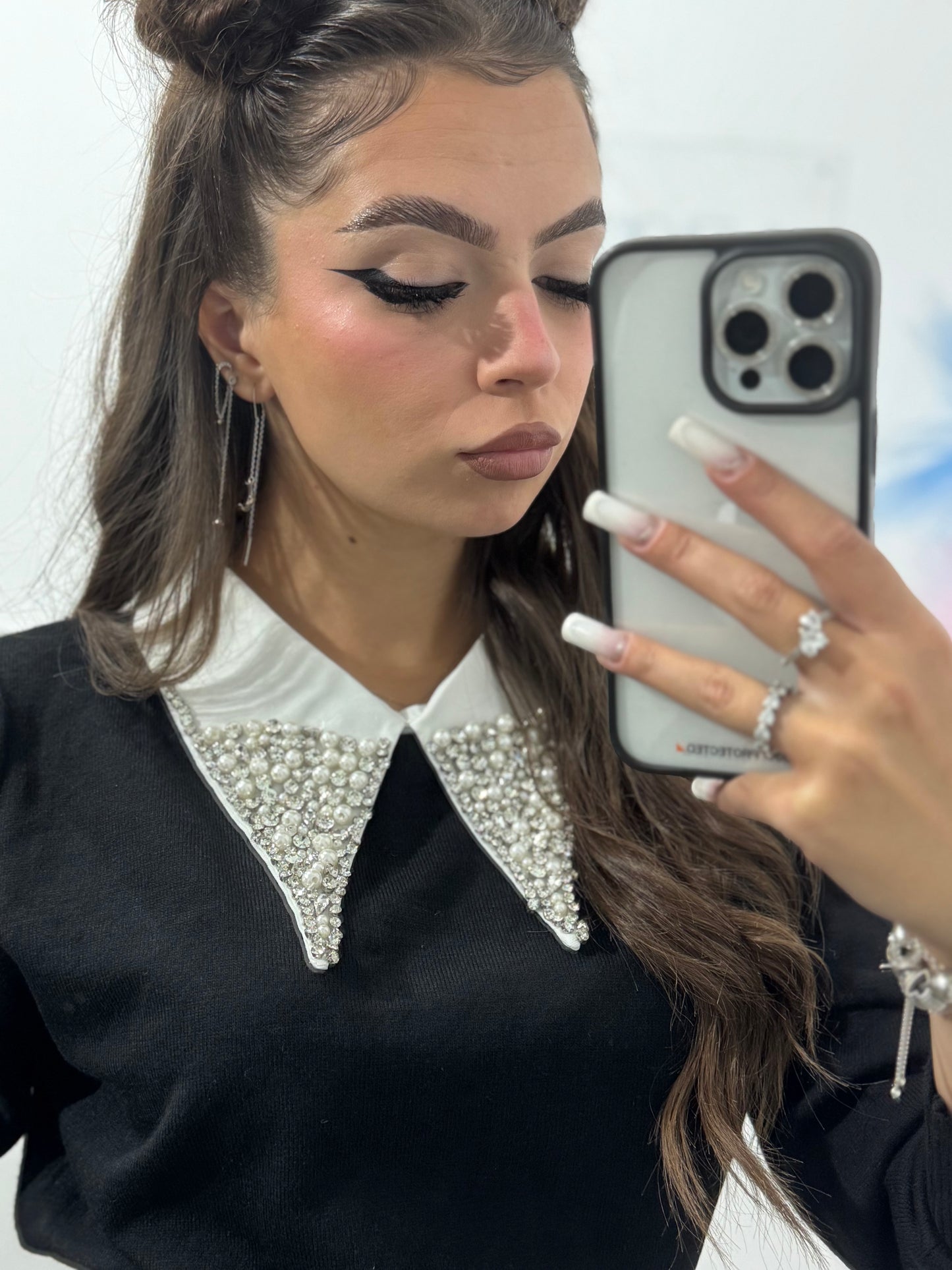 Pulover cu guler de cămașă accesorizat