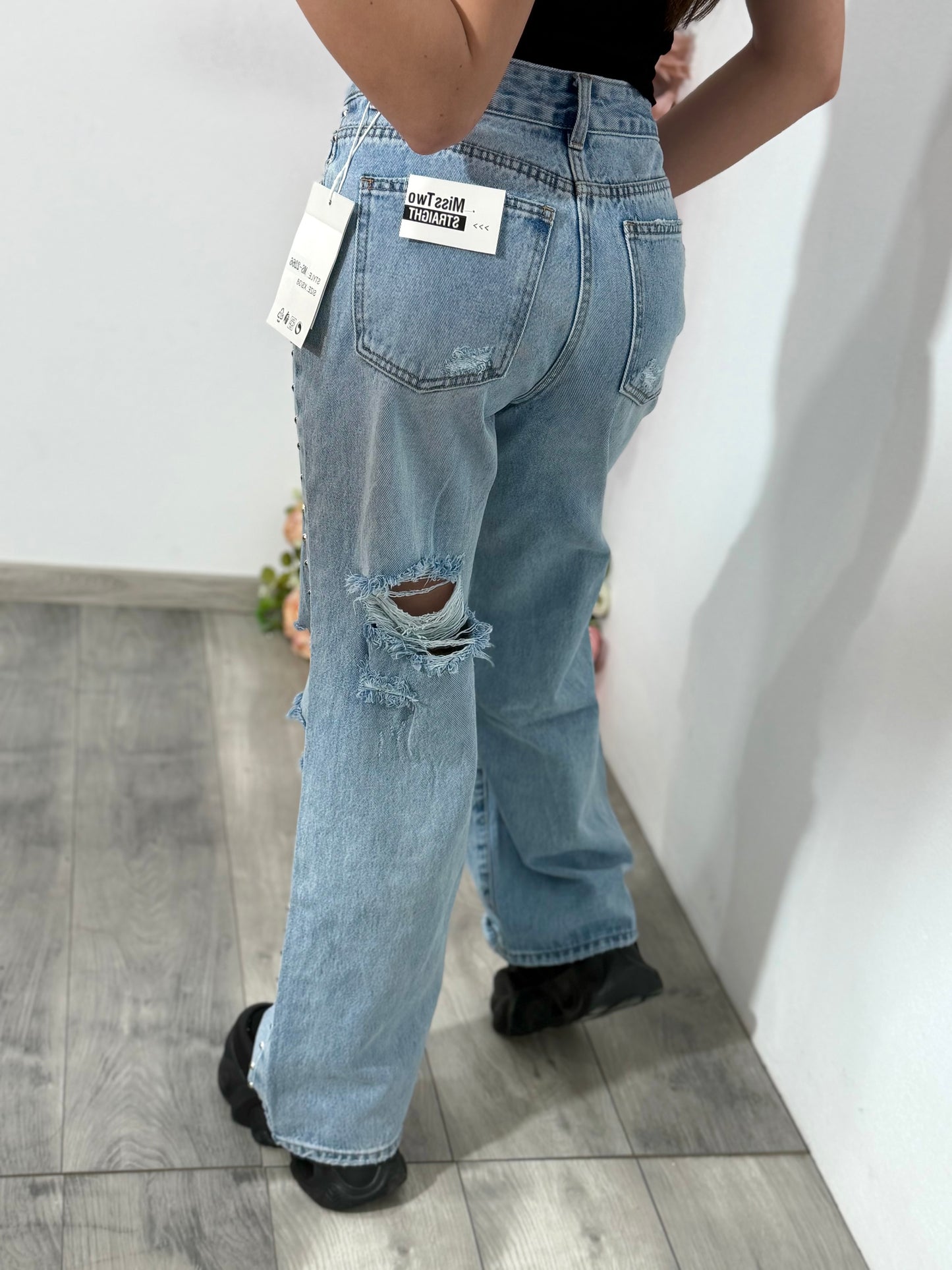 Jeans cu rupturi si capse ELISSE