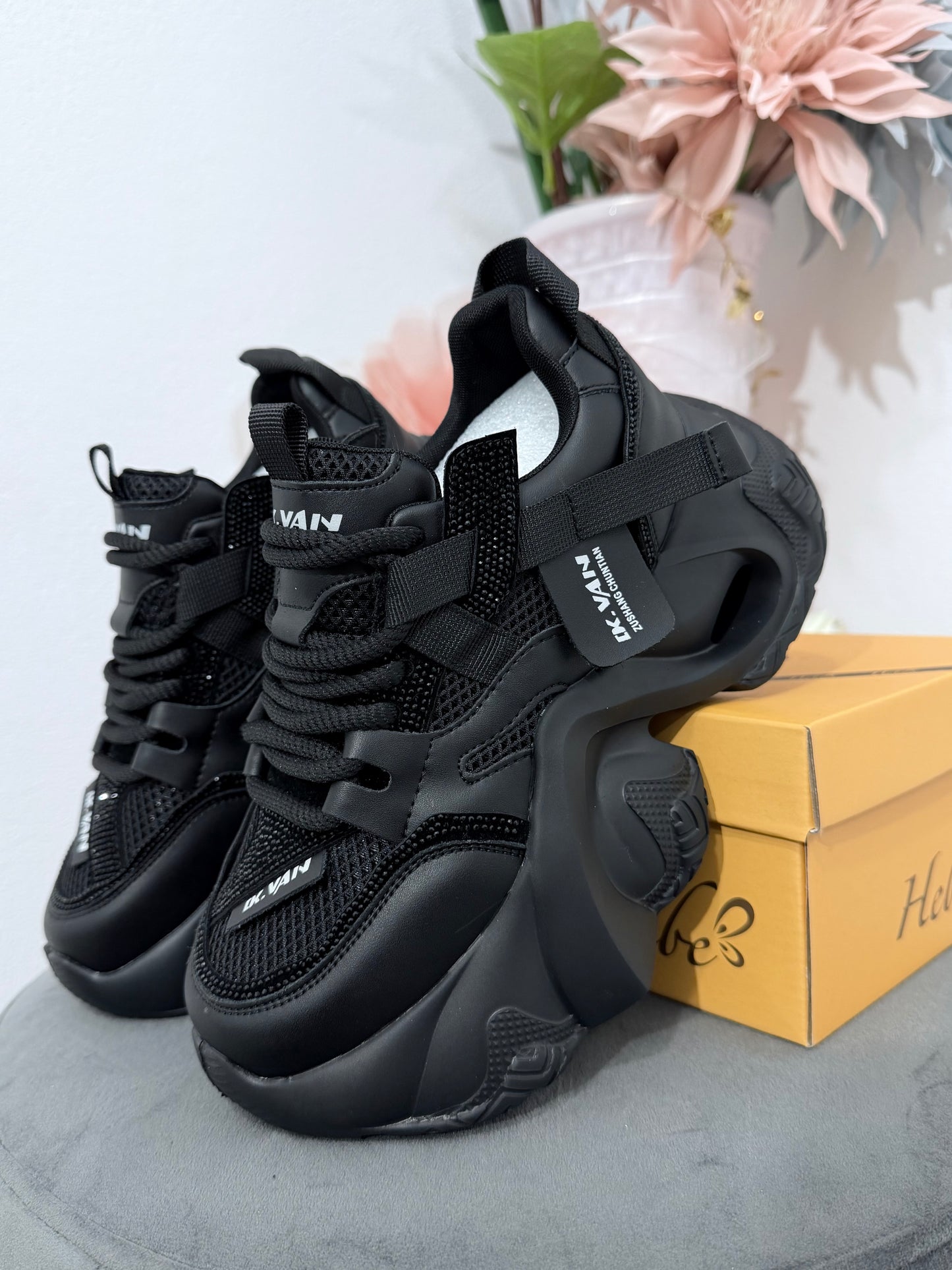 Adidasi VAN cu cristale ștanțate negri