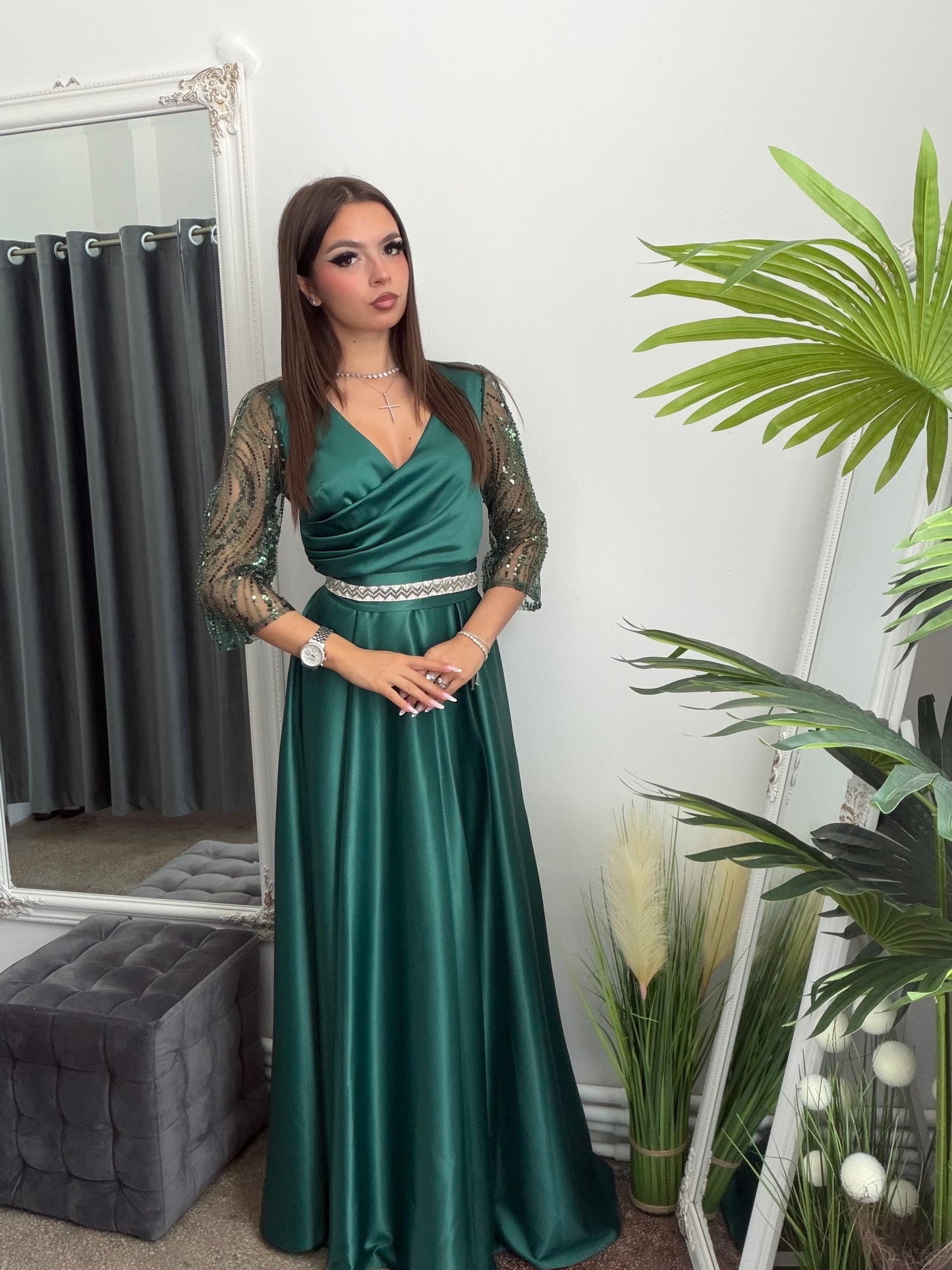 Rochie lunga eleganta din tafta verde smarald si maneci din dantela brodata Adria