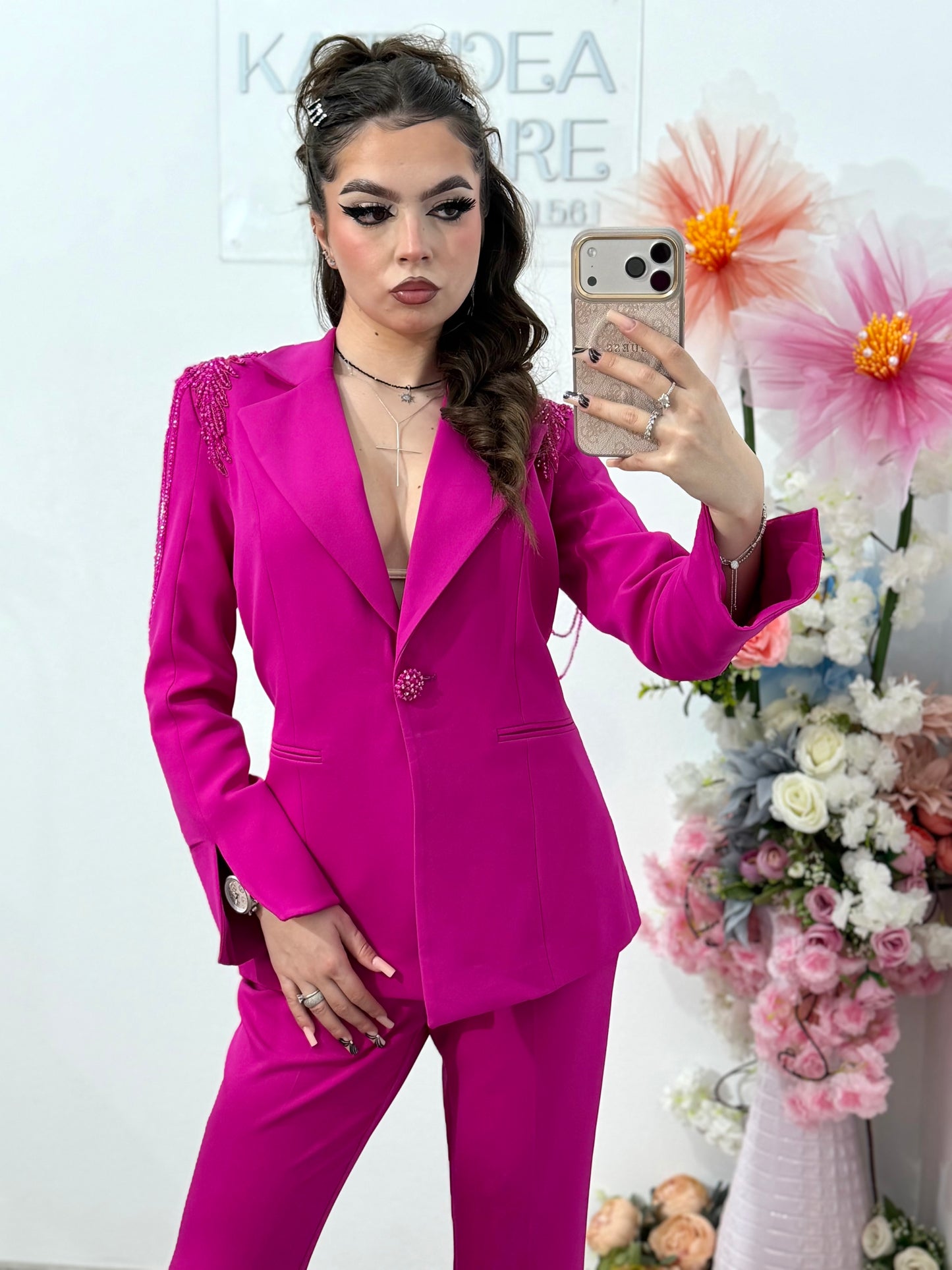 Compleu elegant cu detalii luxuriante fucsia  MAYA