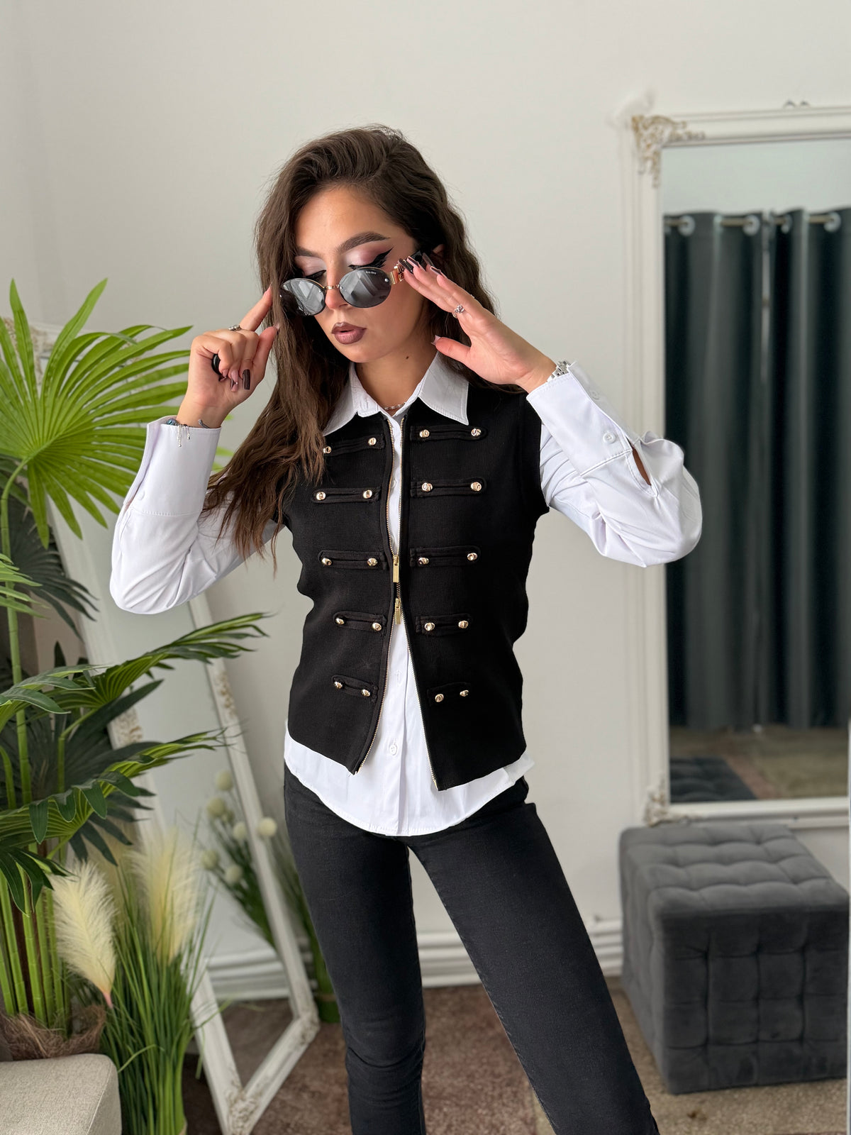 Vestă din tricot cu detalii aurii neagra