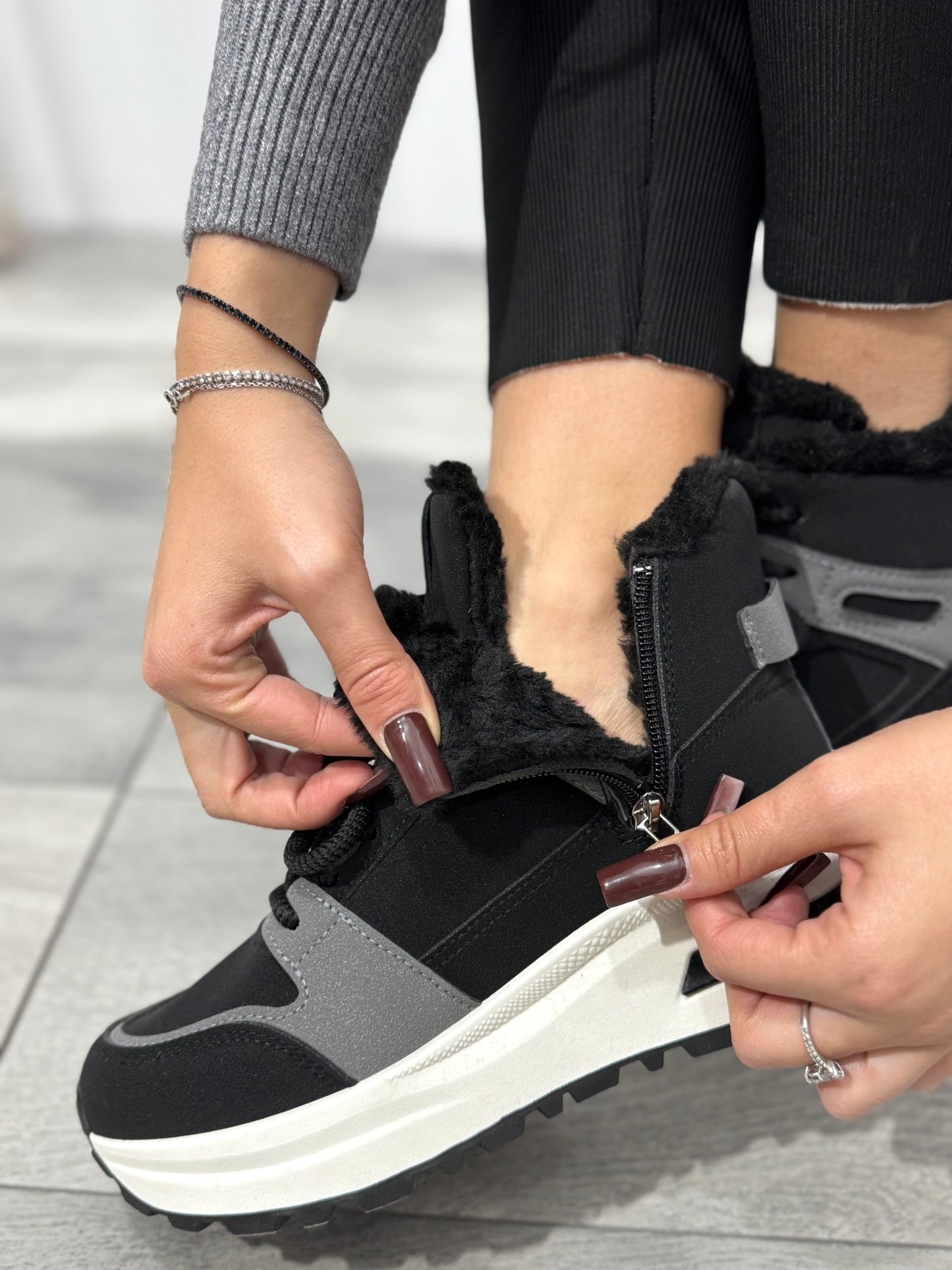 Adidasi îmblăniți negri NATALIA