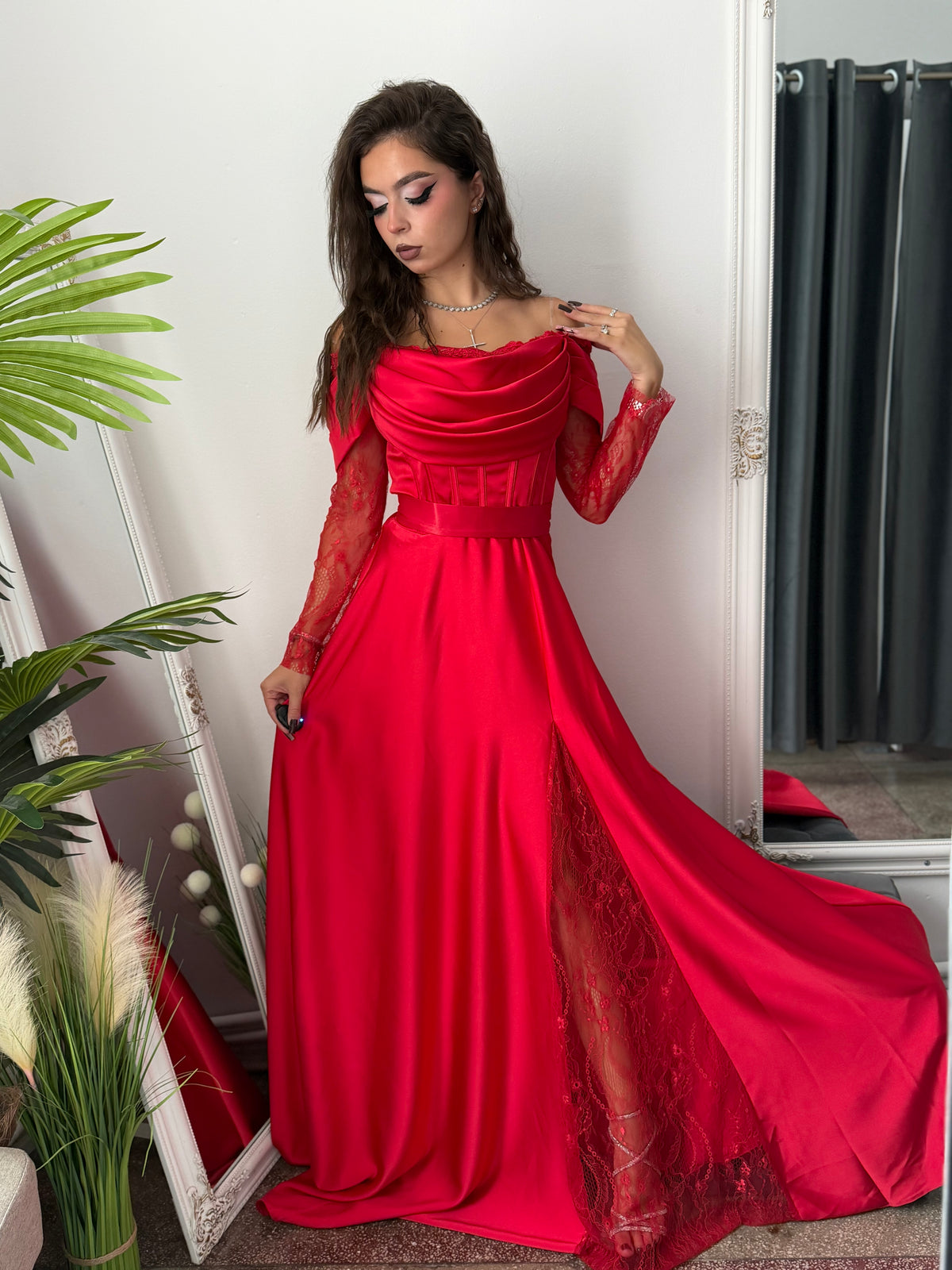Rochie elegantă roșie tip prințesă LUXURY