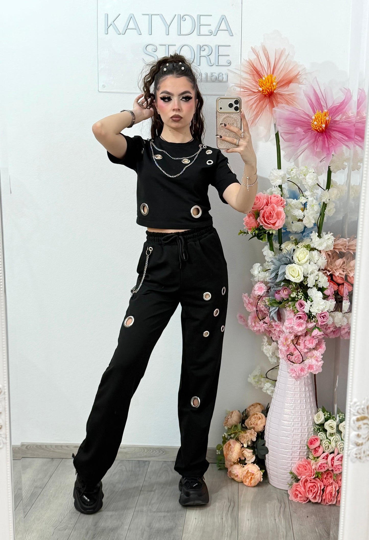 Compleu negru Geo accesorizat cu lănțișoare și inele mari