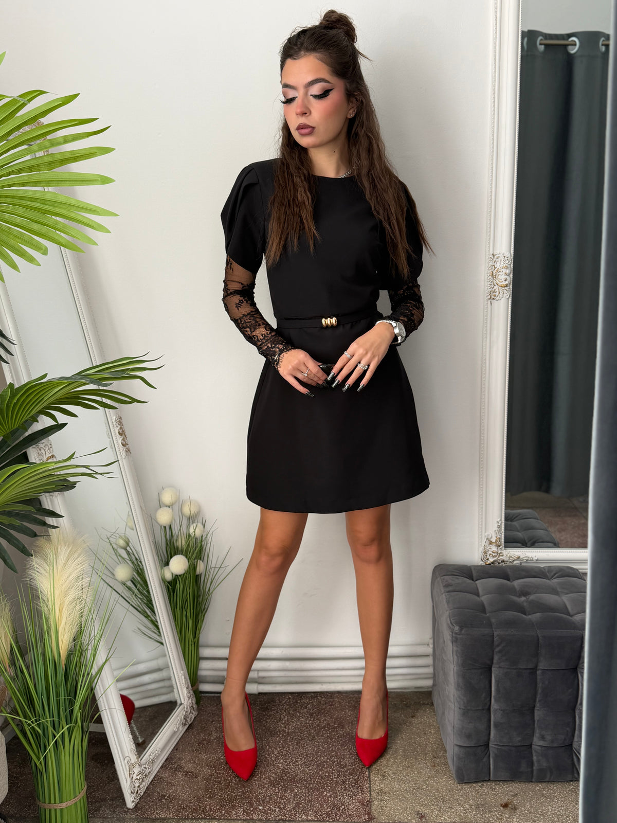 Rochie neagră cu mânecă din dantelă TANYA
