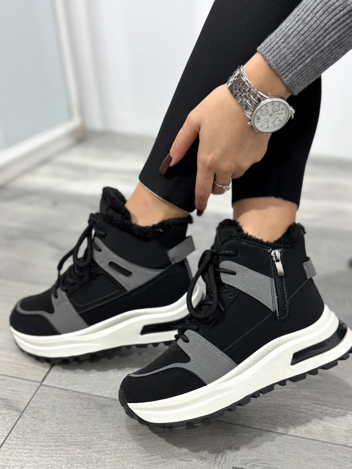 Adidasi îmblăniți negri NATALIA