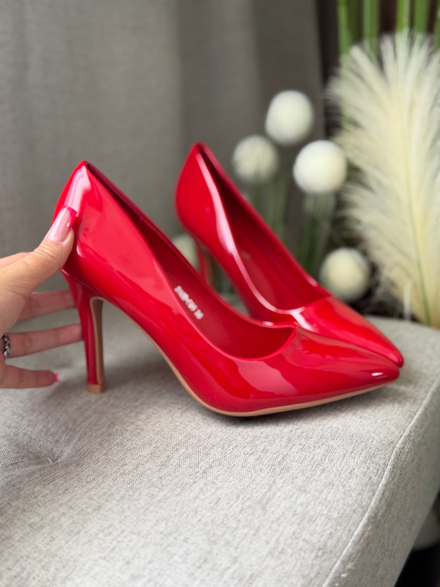 Pantofi stiletto roșii lăcuiți LUL