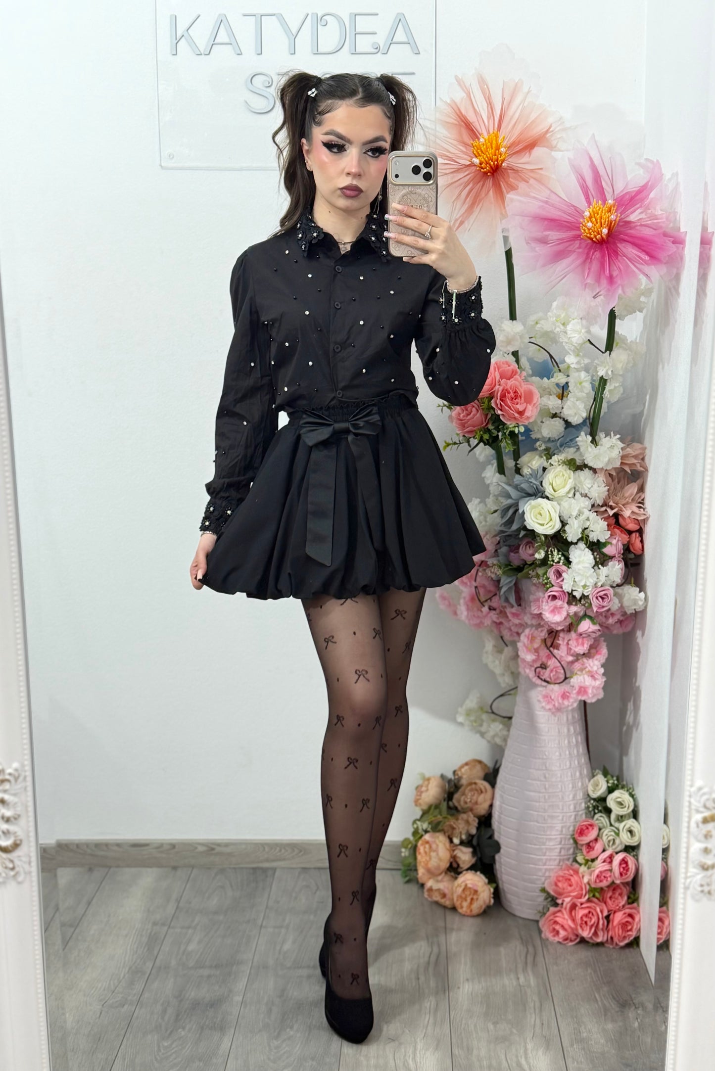 Cămașă elegantă cu floricele 3D și cristale neagra