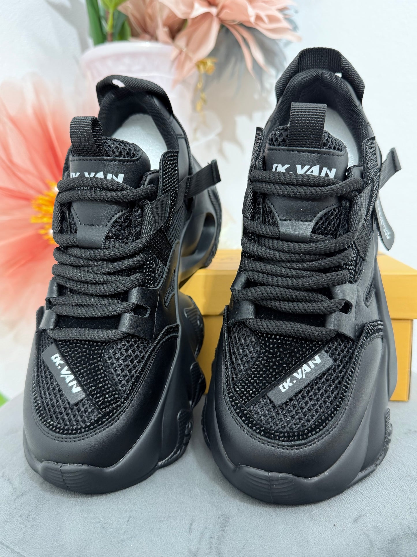 Adidasi VAN cu cristale ștanțate negri