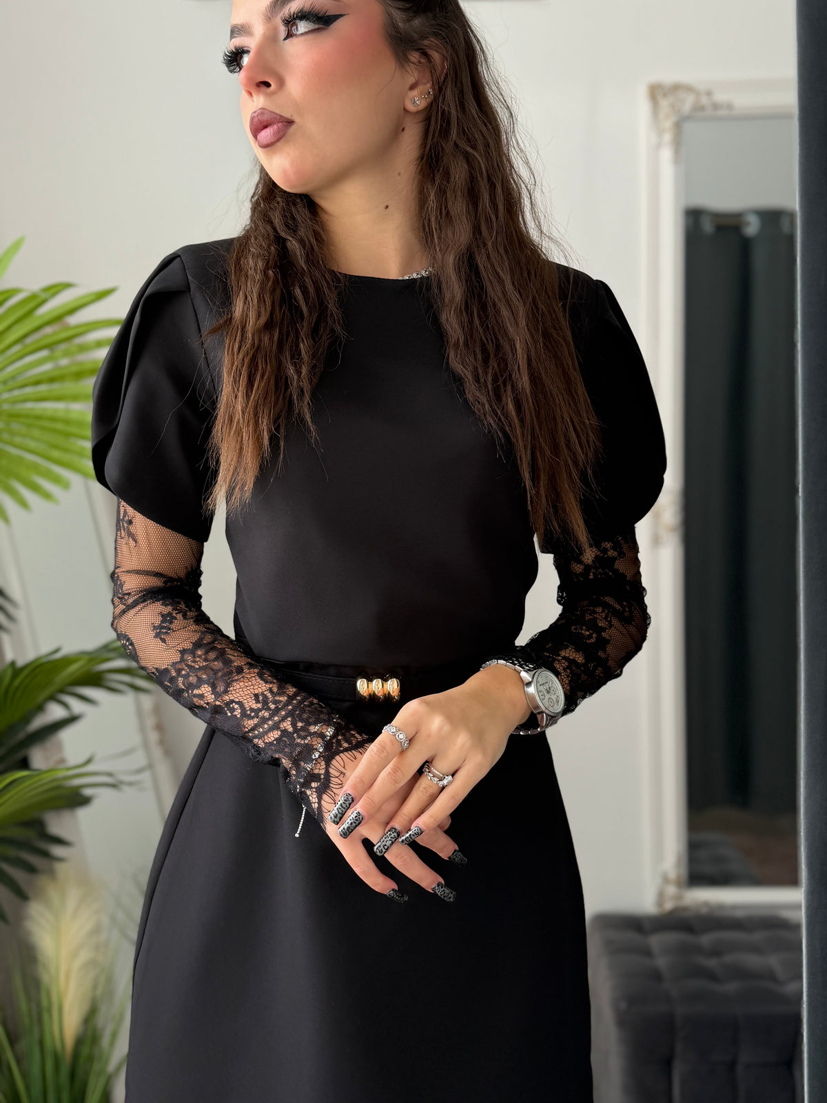 Rochie neagră cu mânecă din dantelă TANYA