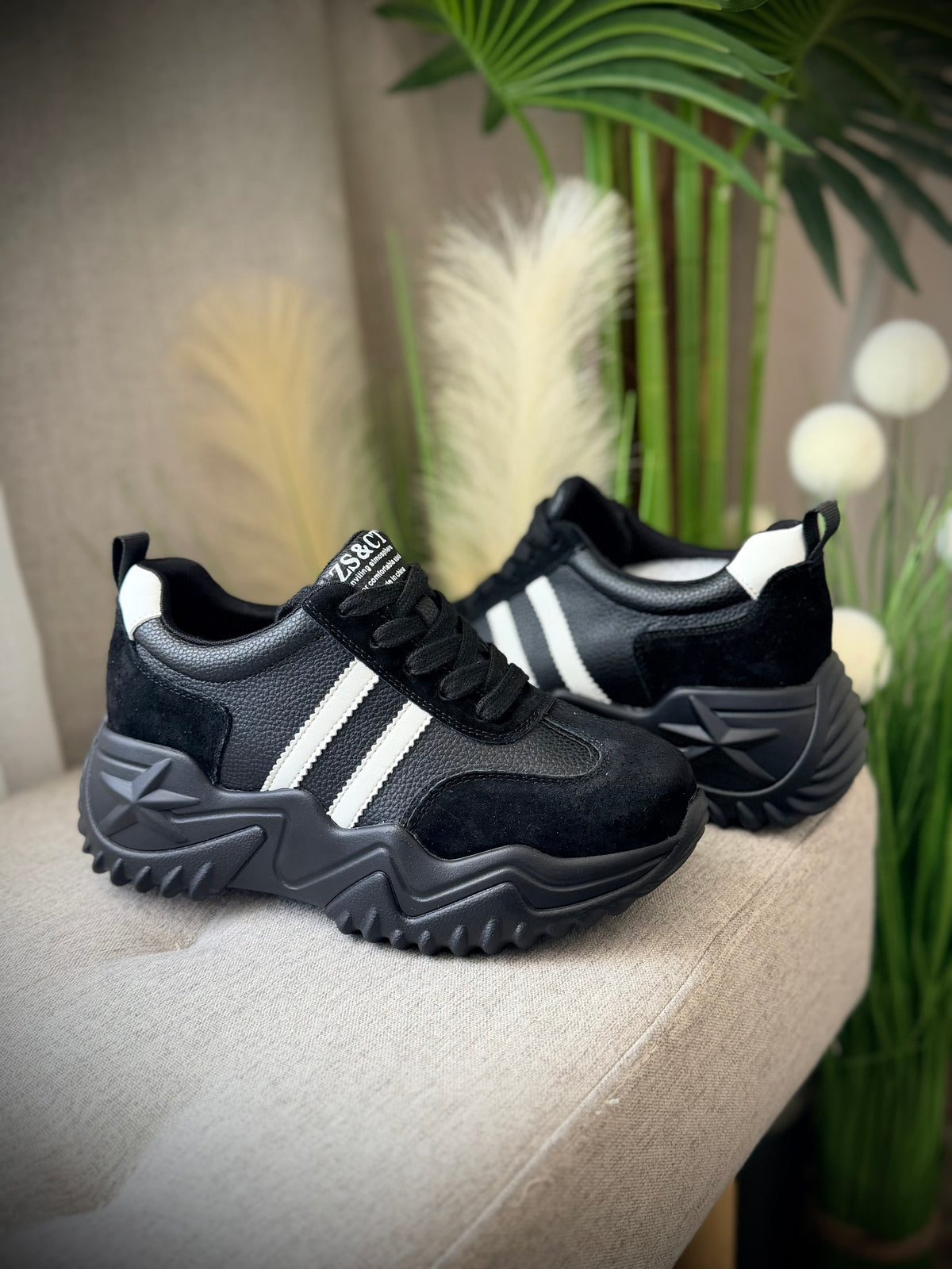 Adidași negri & alb cu talpă chunky