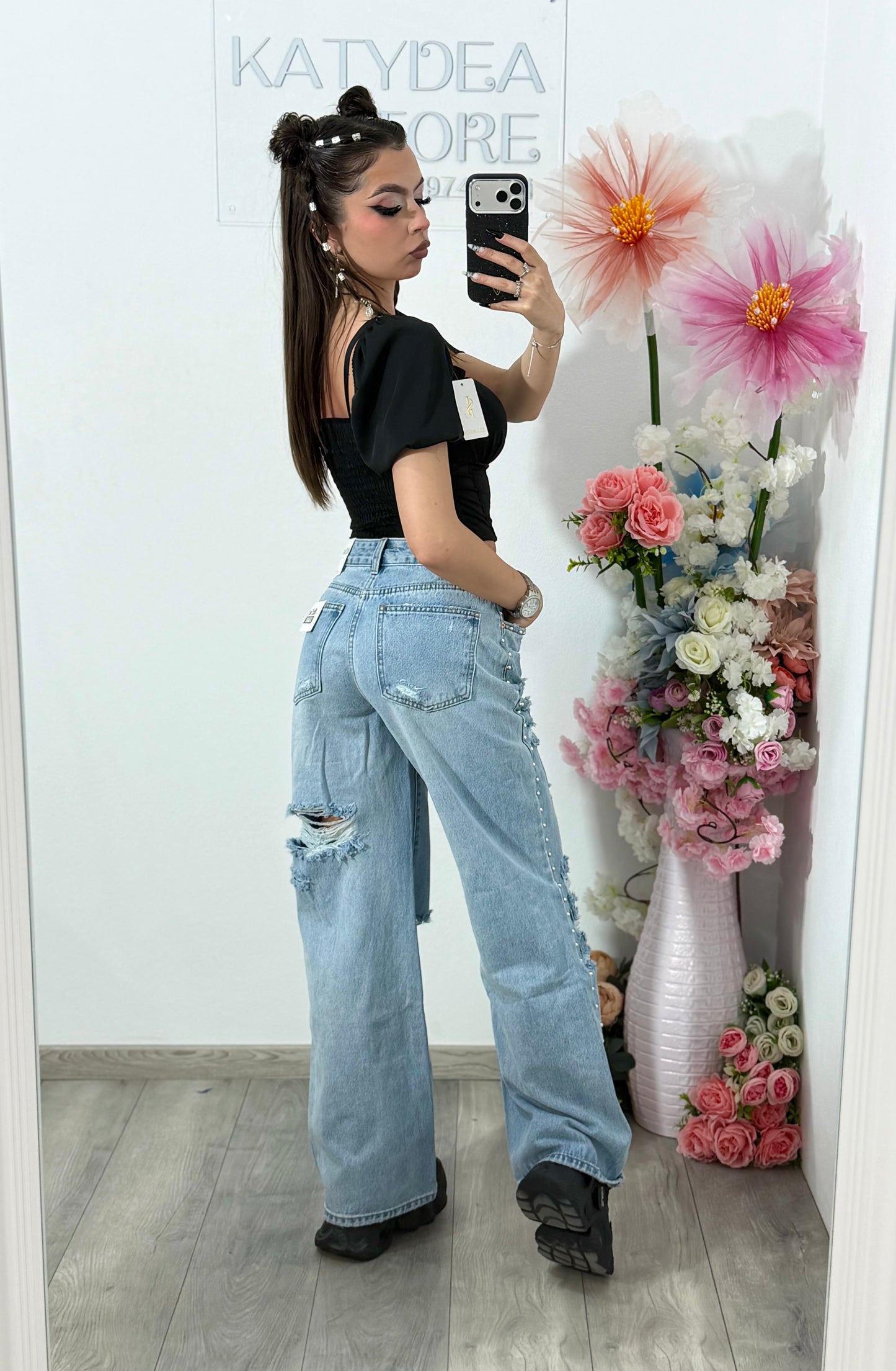 Jeans cu rupturi si capse ELISSE