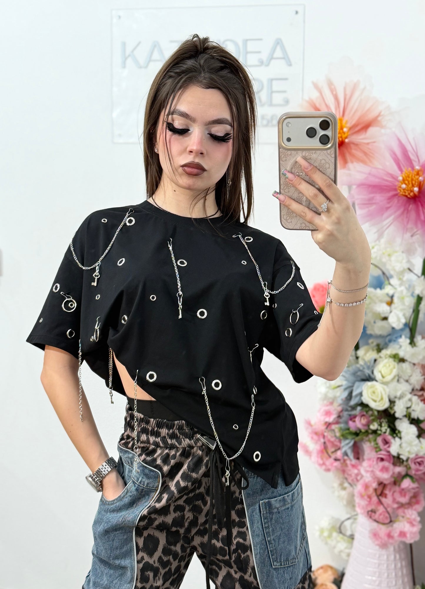 Tricou negru cu lanțuri și accesorii SELENNE