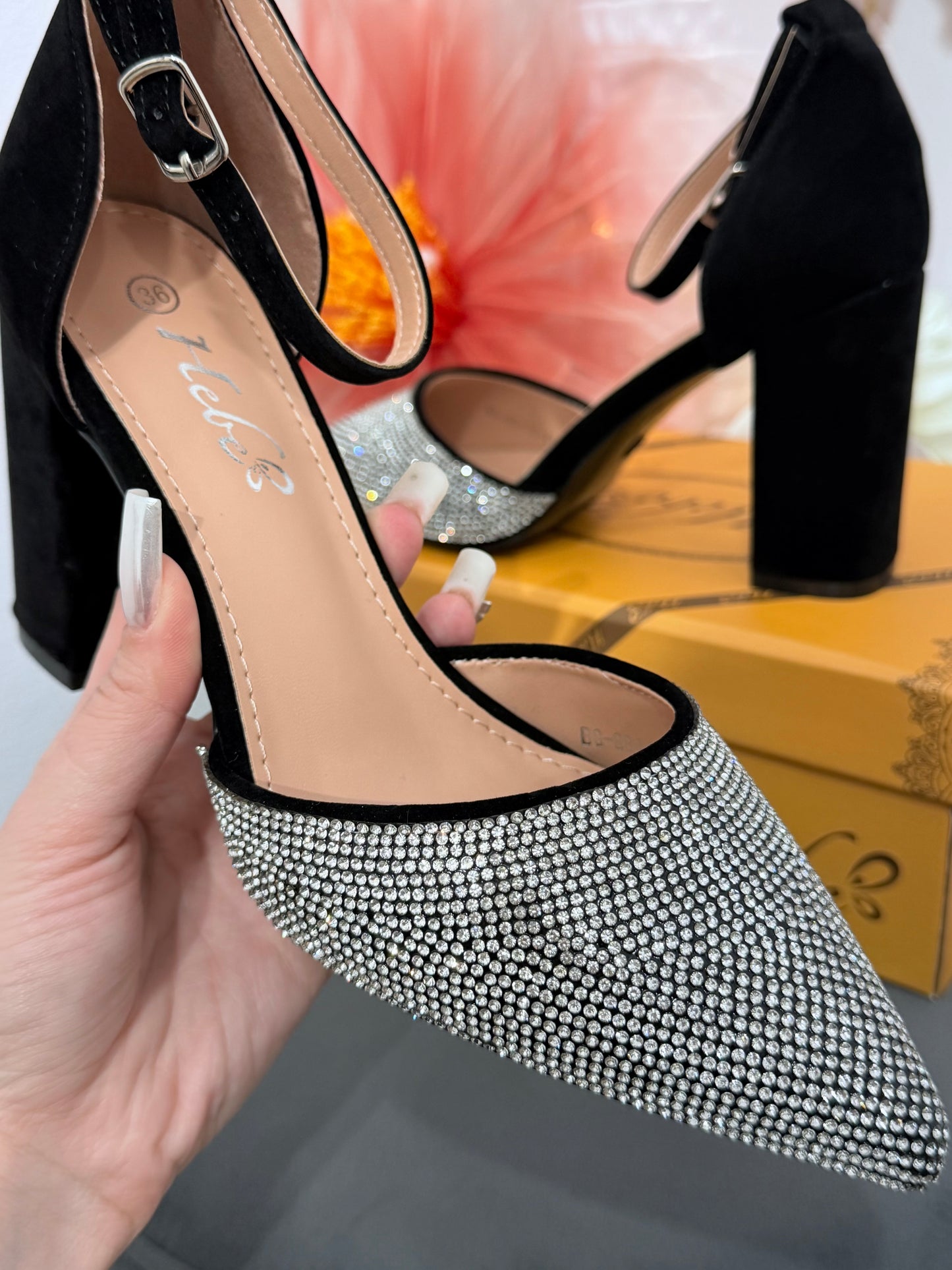 Pantofi eleganți negri cu cristale ștanțate MARA