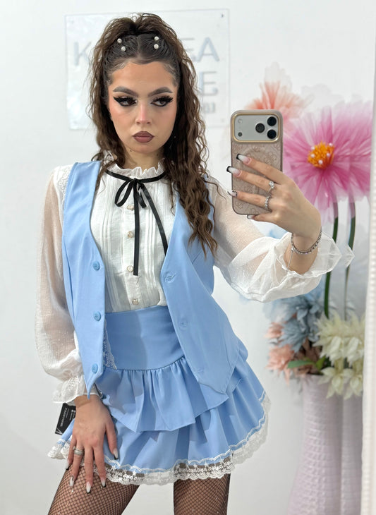 Compleu damă elegant cu vestă și fustă cu volane – ținută feminină casual