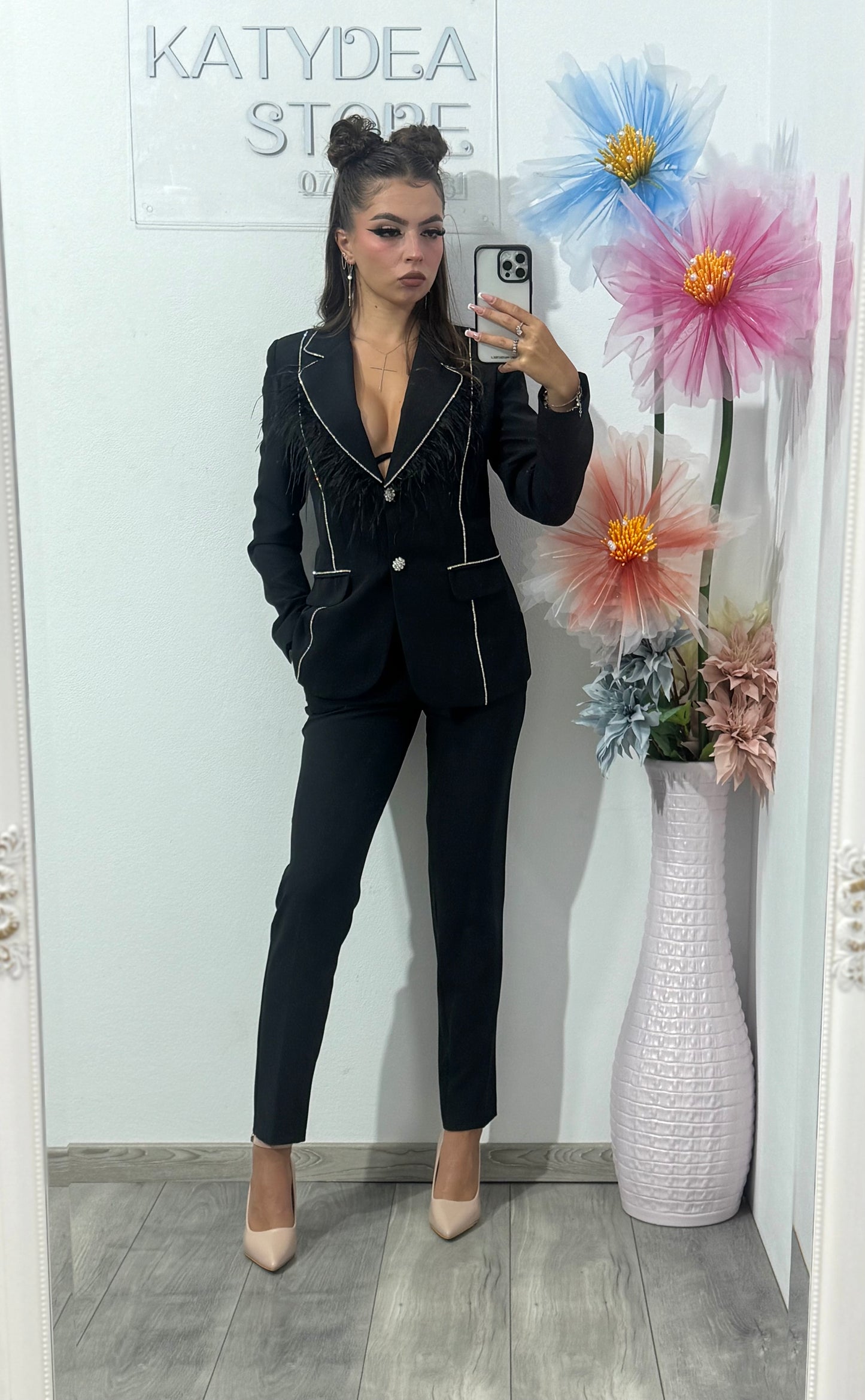 Costum elegant cu cristale și pene negru Carina