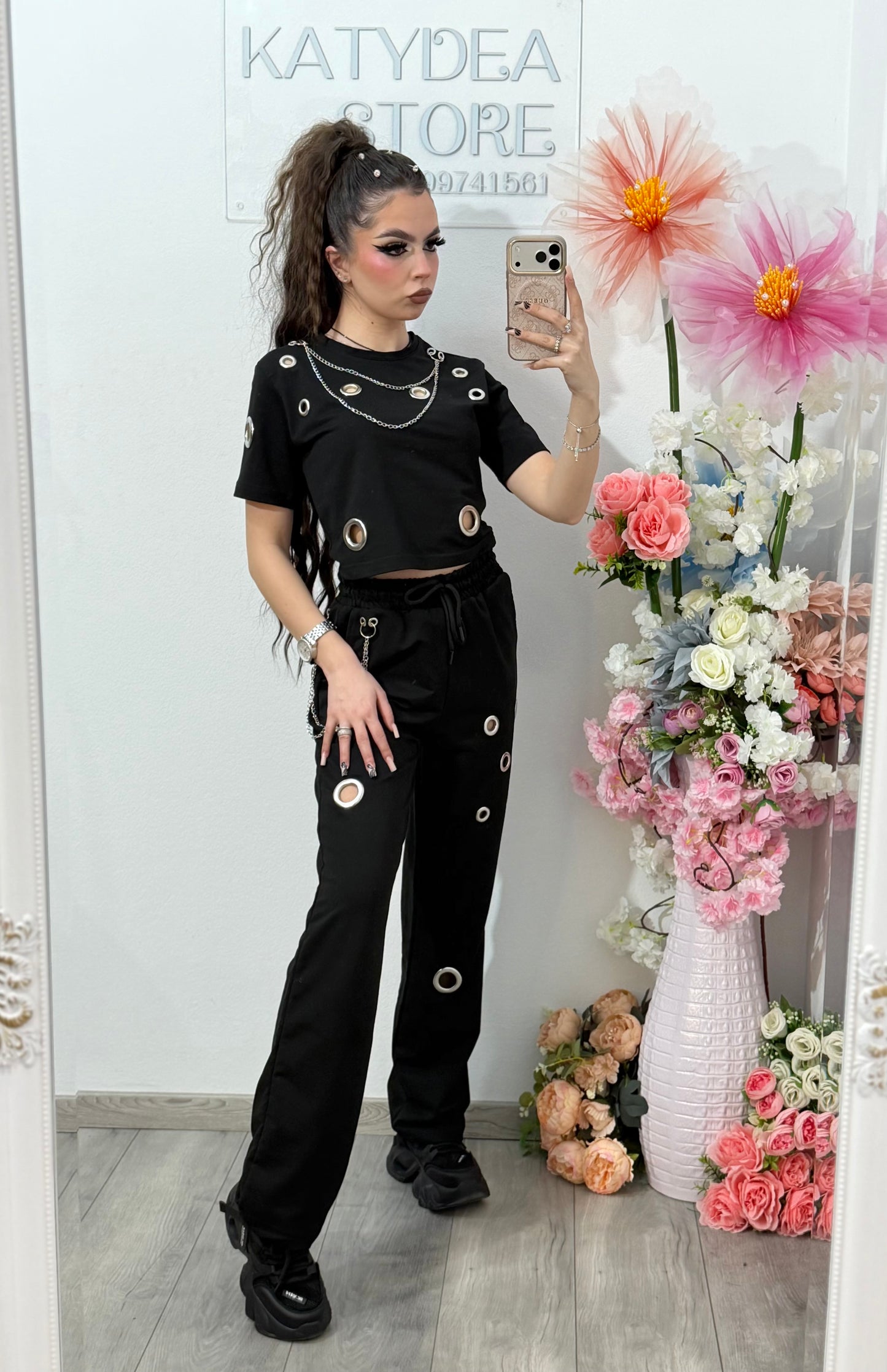 Compleu negru Geo accesorizat cu lănțișoare și inele mari