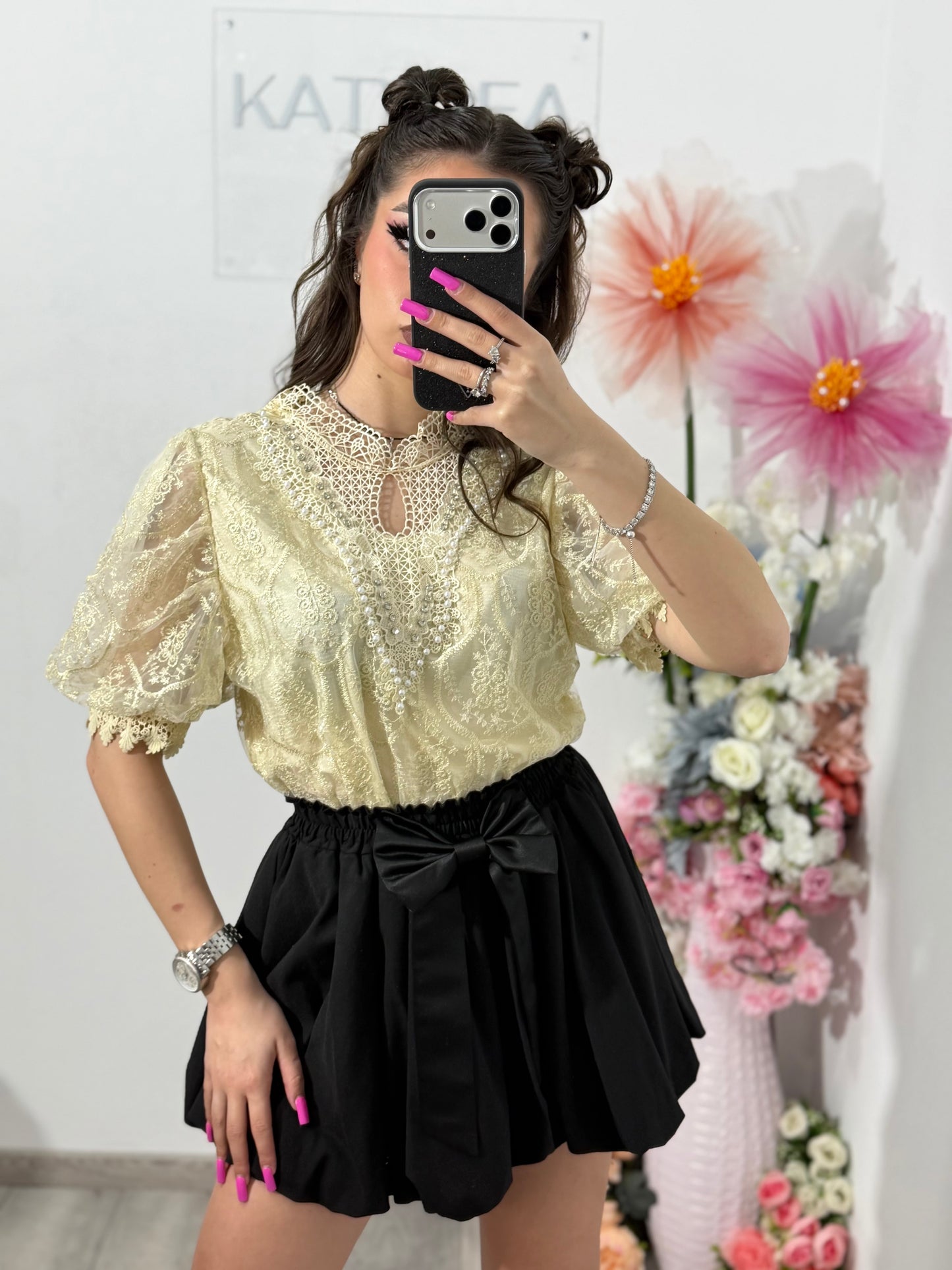 Bluză elegantă din dantelă cu perlute ELLENA bej