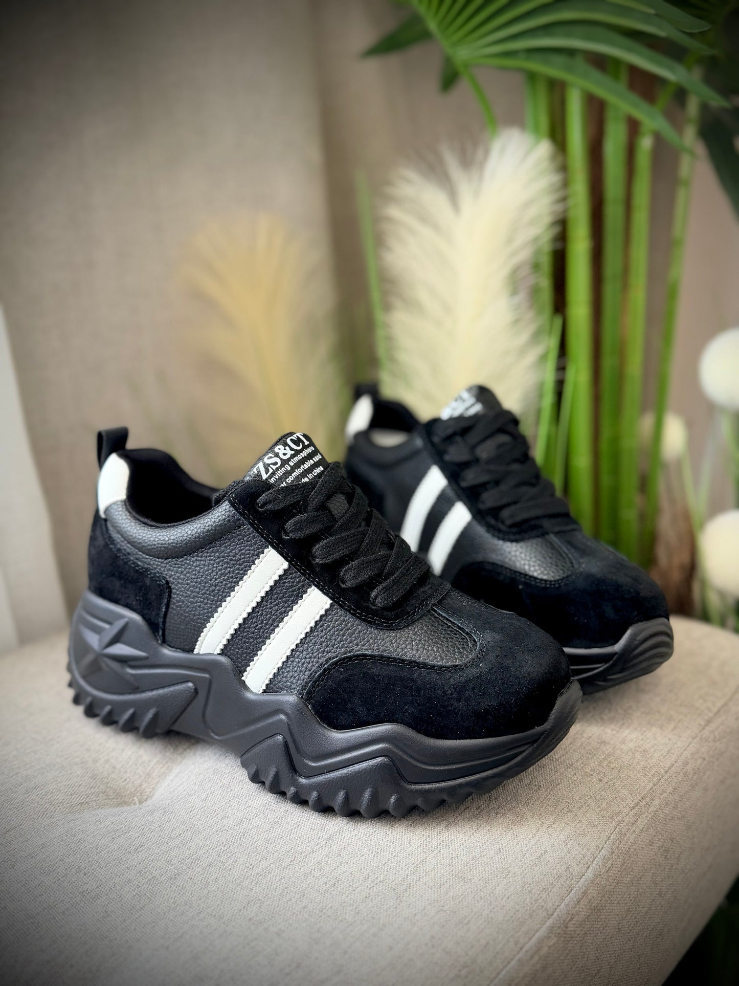 Adidași negri & alb cu talpă chunky