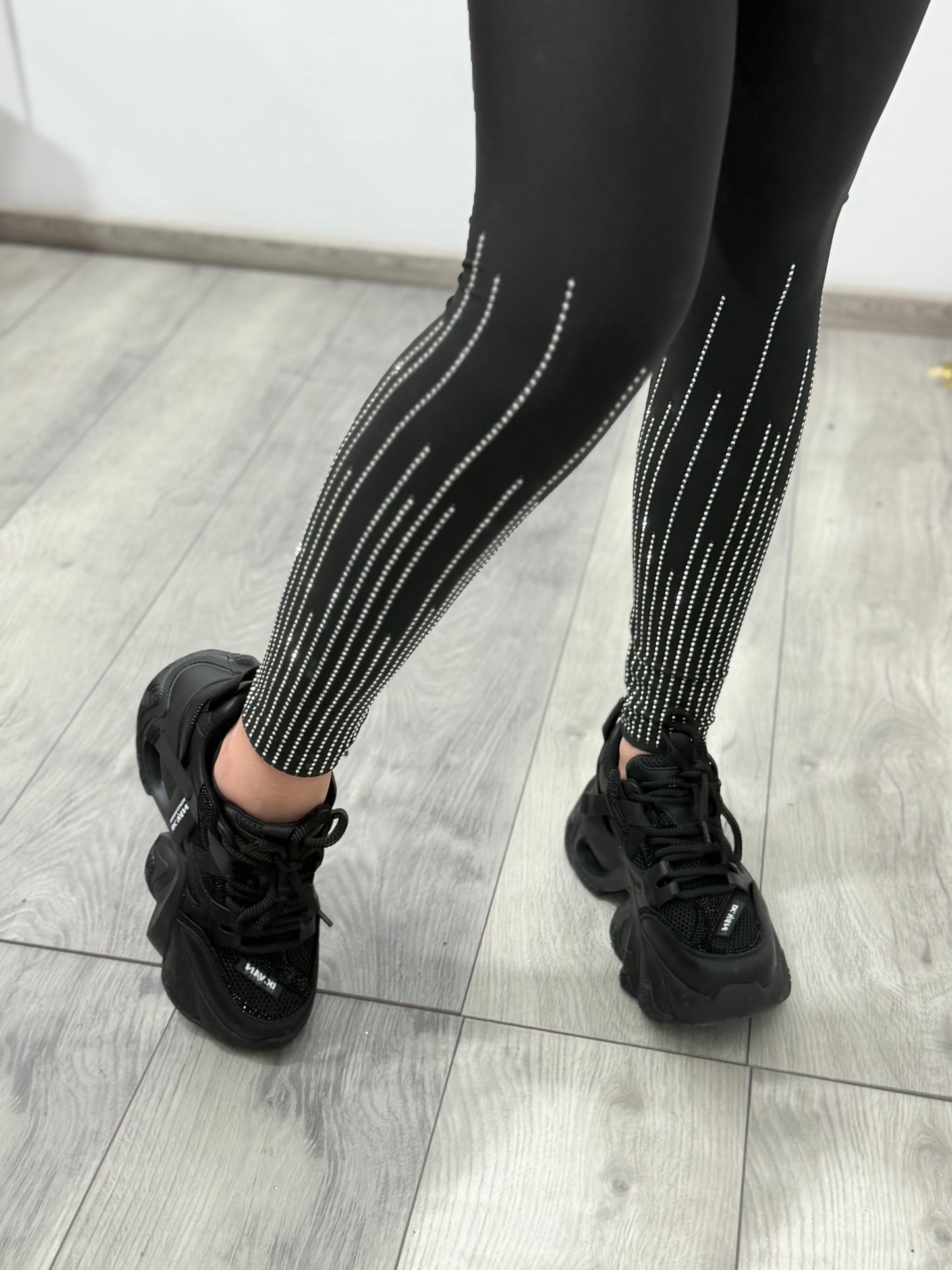 Colanti modelatori negri cu cristale ștanțate