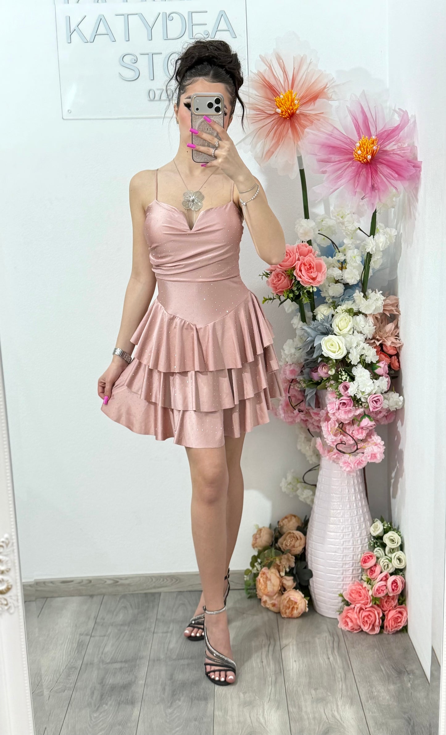 Rochie scurta roz pudră cu cristale ștanțate ZONIA