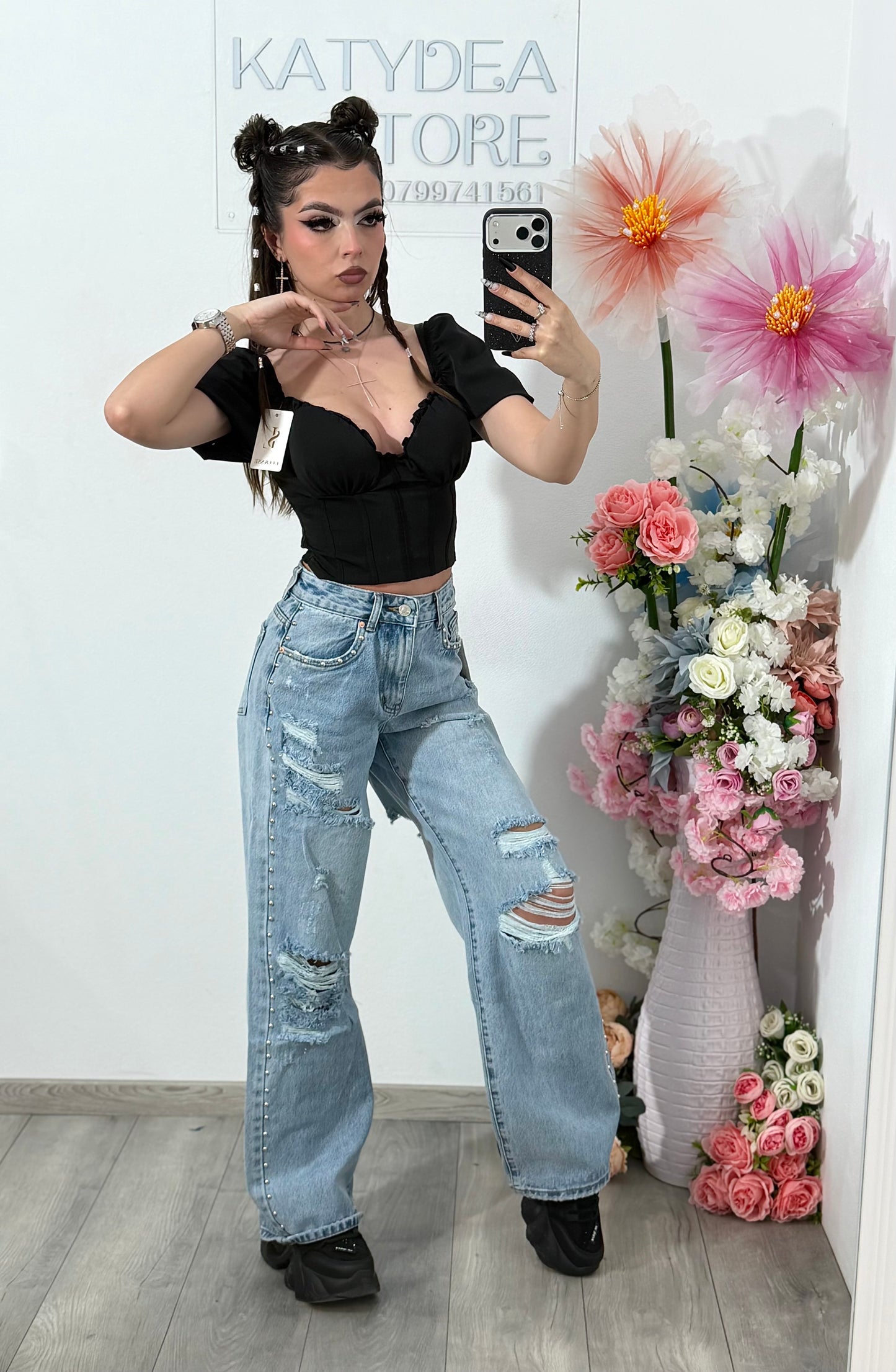 Jeans cu rupturi si capse ELISSE