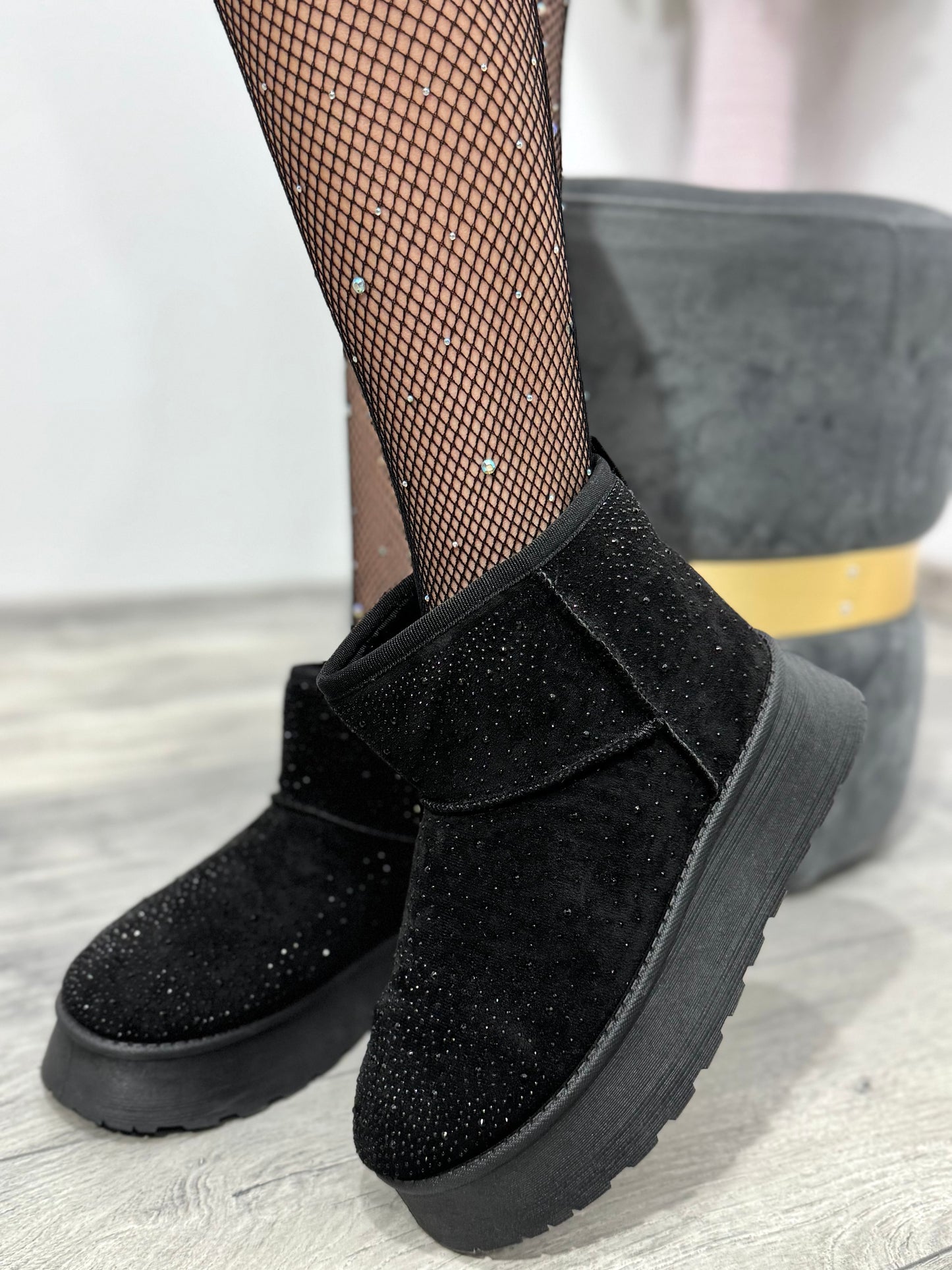 UGG negre cu cristale ștanțate ALEXIA