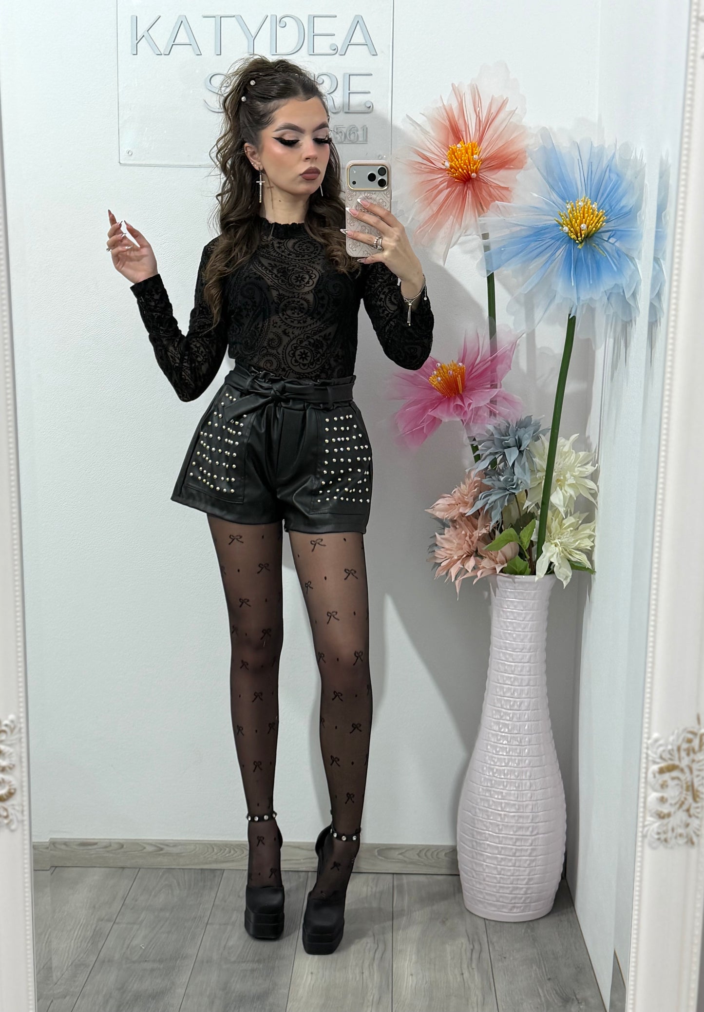 Pantaloni scurți din imitație piele DEEA