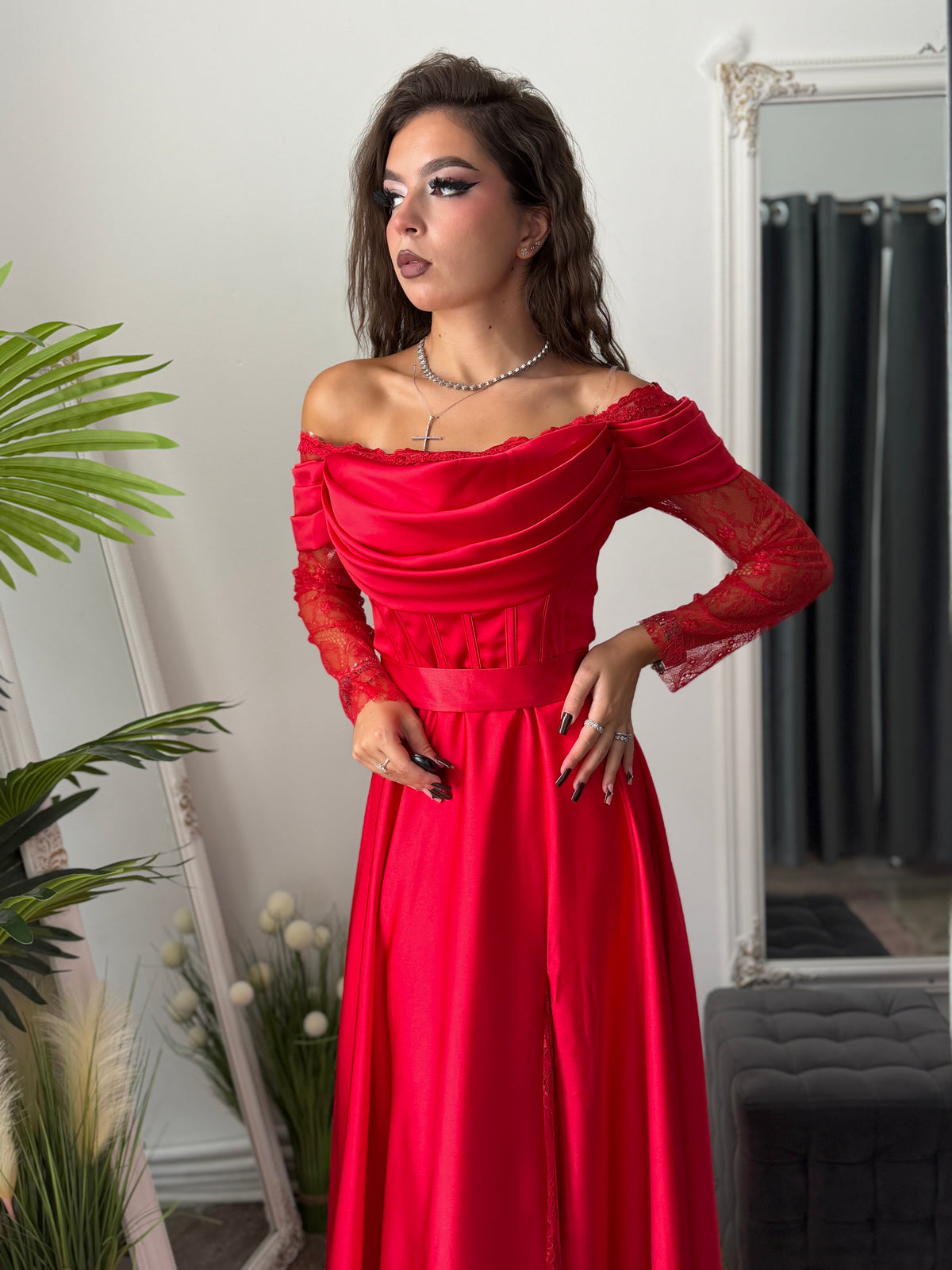 Rochie elegantă roșie tip prințesă LUXURY