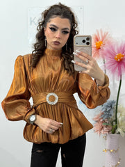 Cămașă elegantă din satin pentru femei, cu mâneci lungi și talie marcată BROWN
