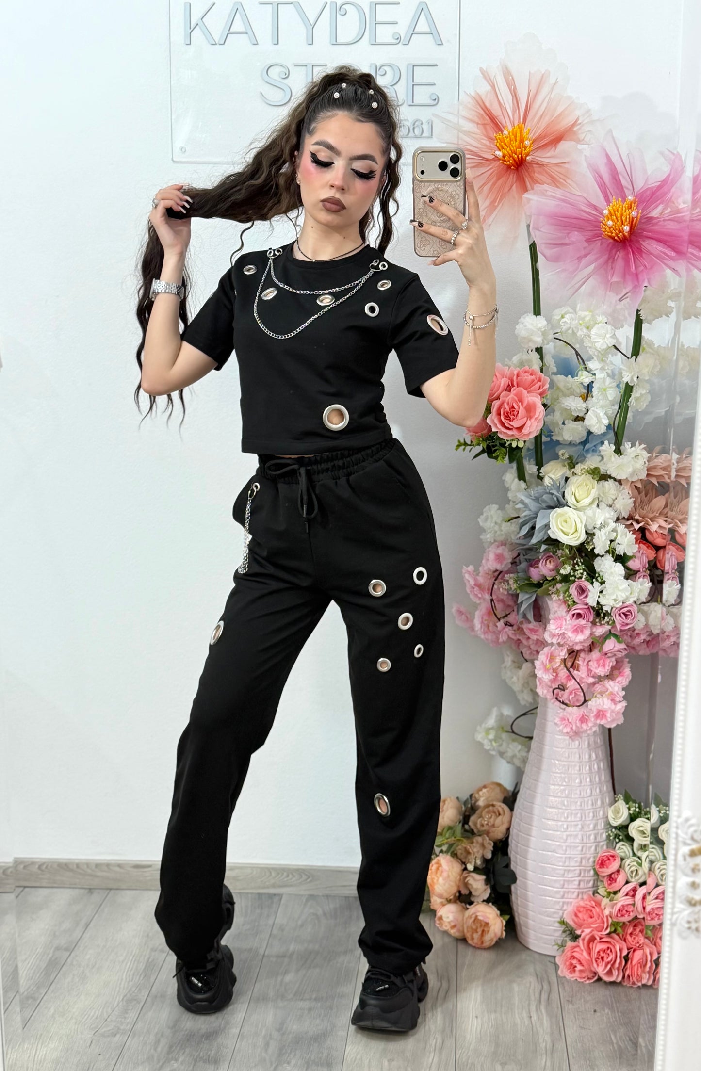 Compleu negru Geo accesorizat cu lănțișoare și inele mari