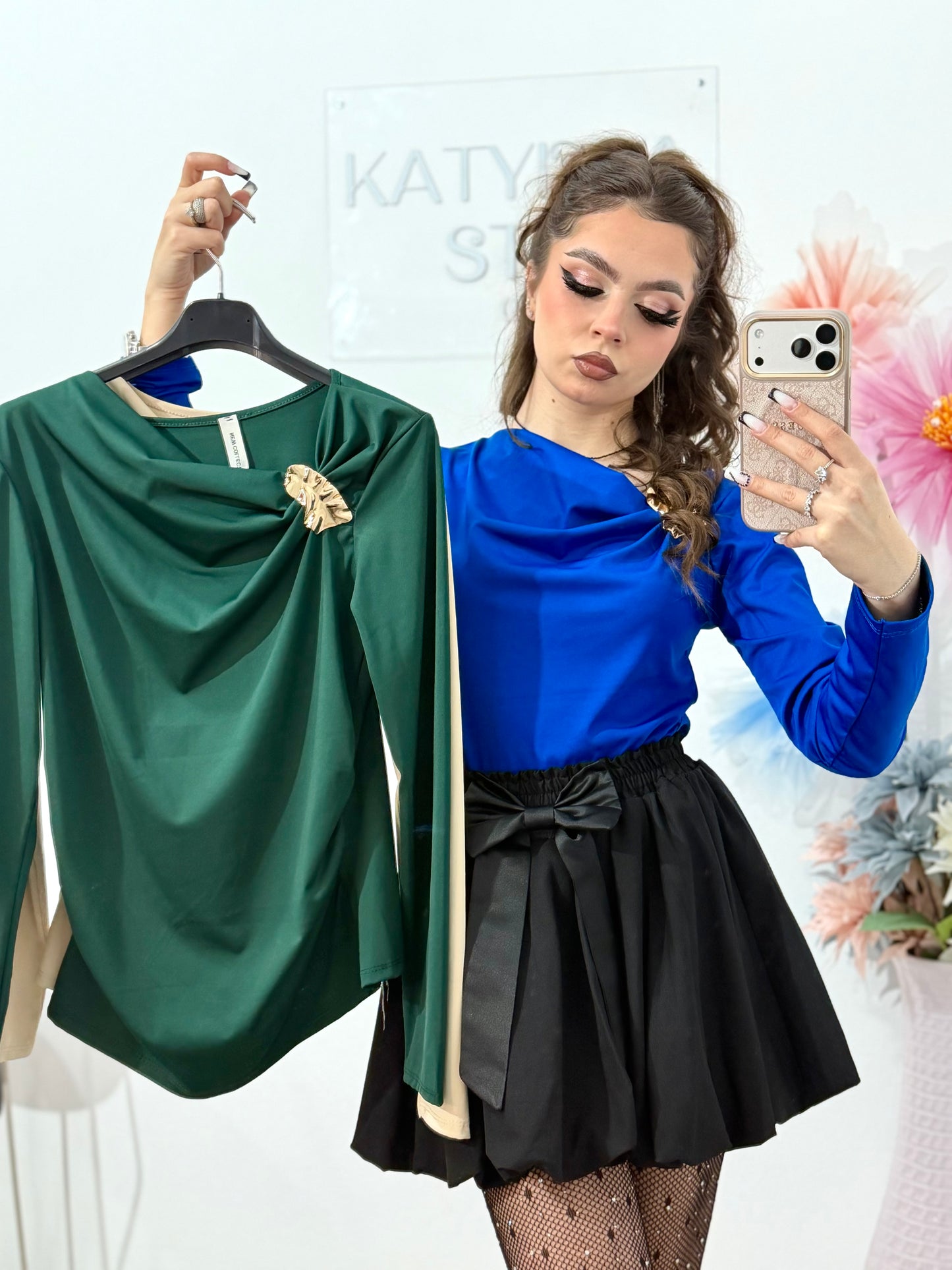 Bluza eleganta si feminina cu accesoriu tip brosa Simone