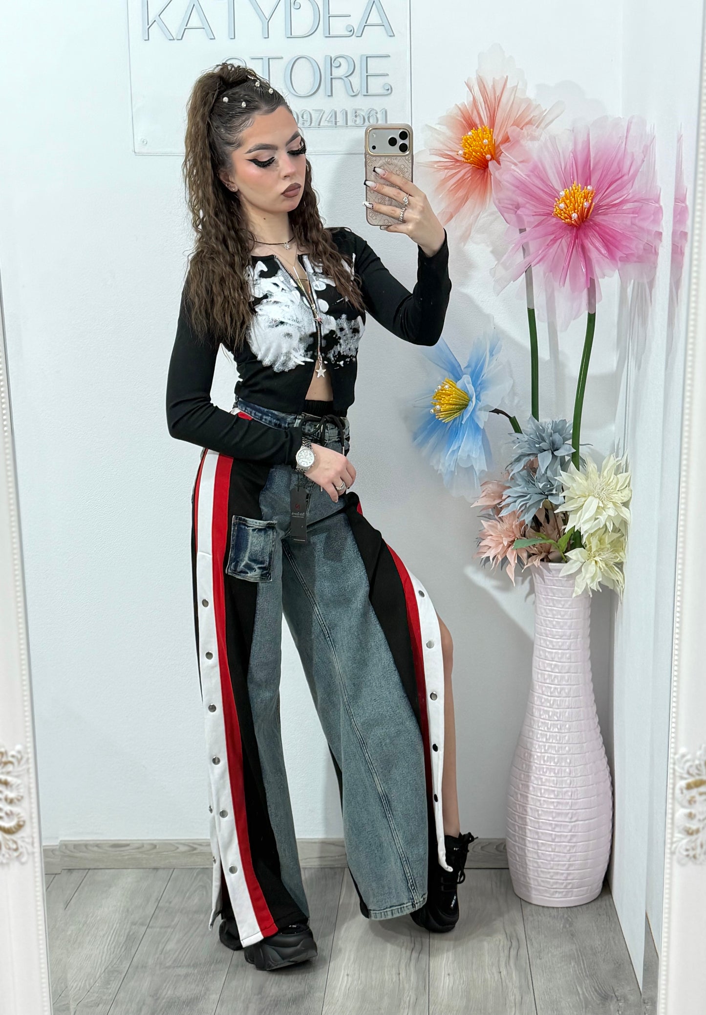 Pantaloni damă cu design sport-chic și capse laterale