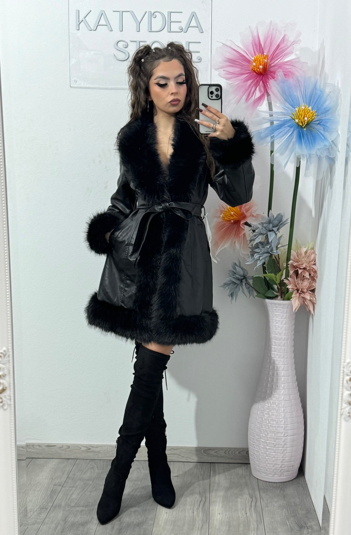 Geacă din piele ecologică și blană neagră Wanda